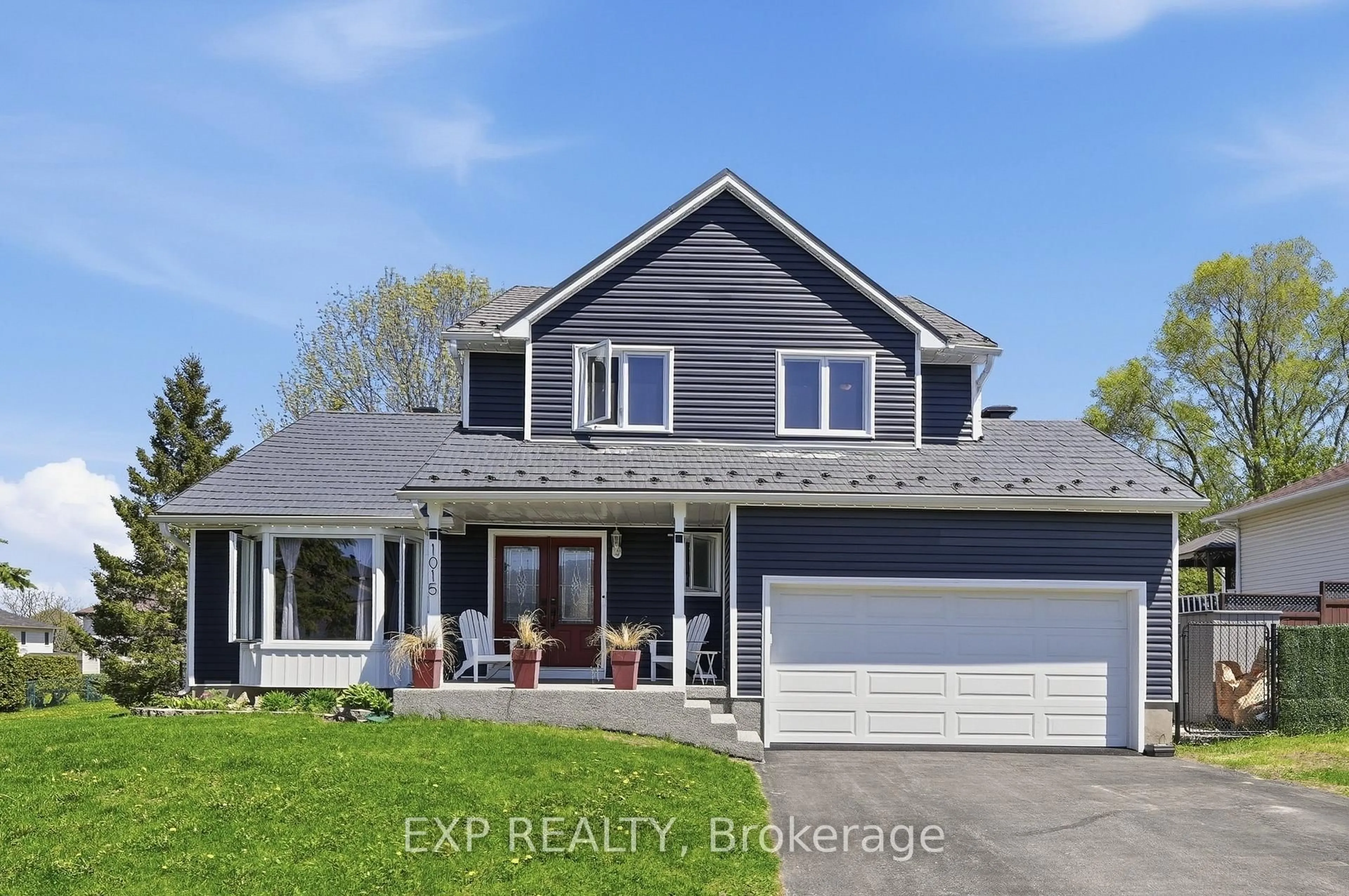 Home with vinyl exterior material, street for 1015 Belvedere St, Clarence-Rockland Ontario K4K 1H3