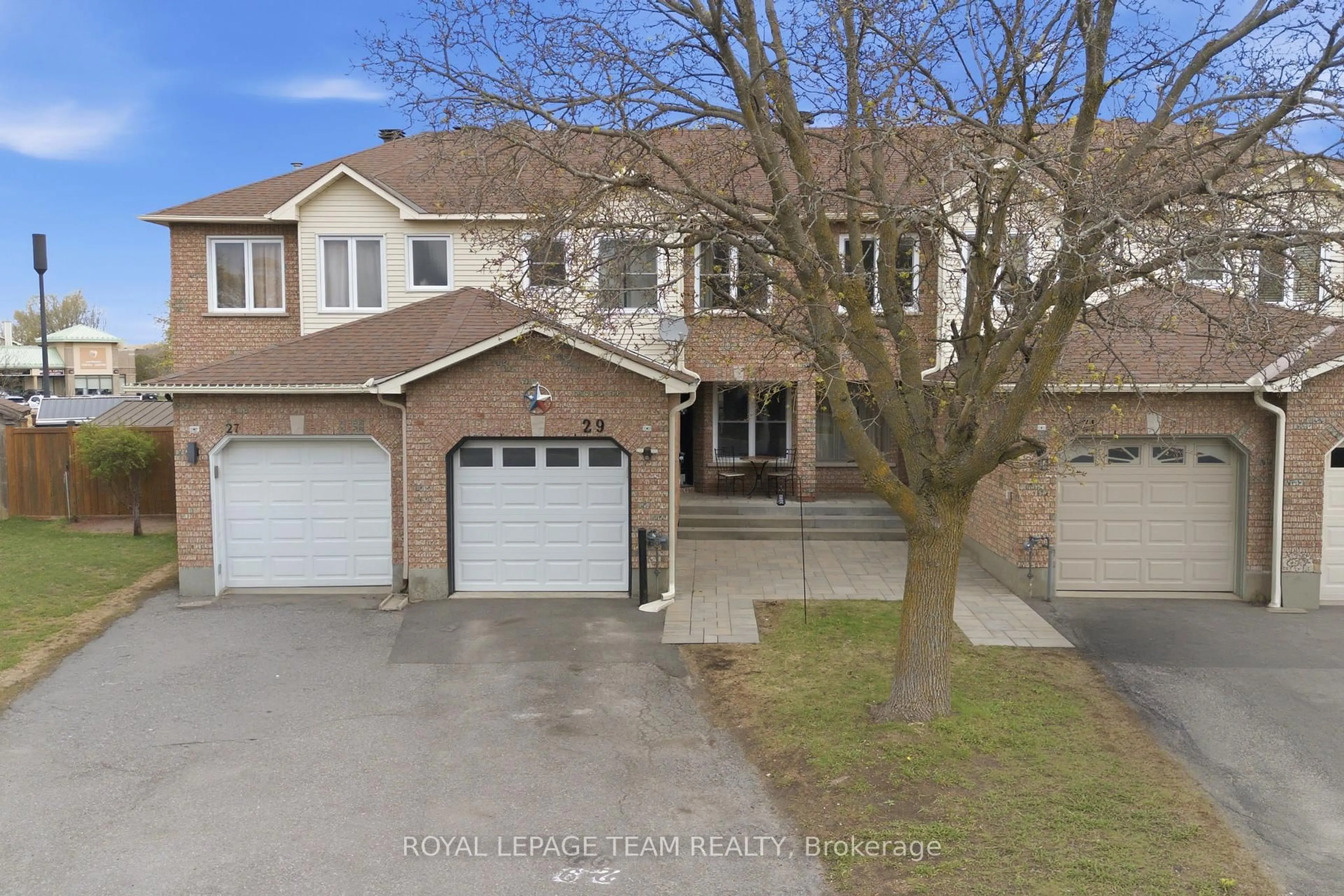 A pic from outside/outdoor area/front of a property/back of a property/a pic from drone, street for 29 Grenadier Way, Ottawa Ontario K2J 4L3