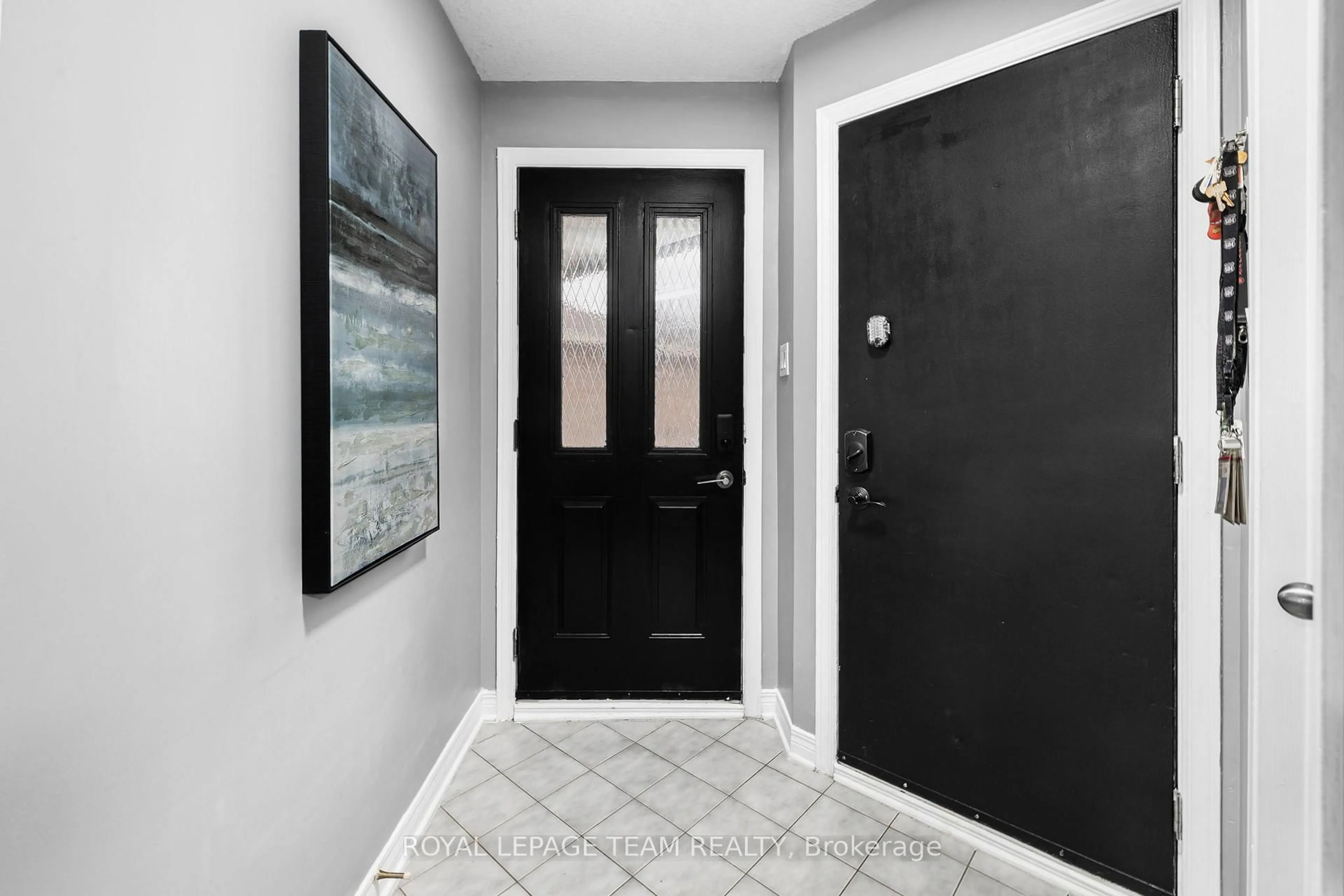Indoor entryway for 29 Grenadier Way, Ottawa Ontario K2J 4L3
