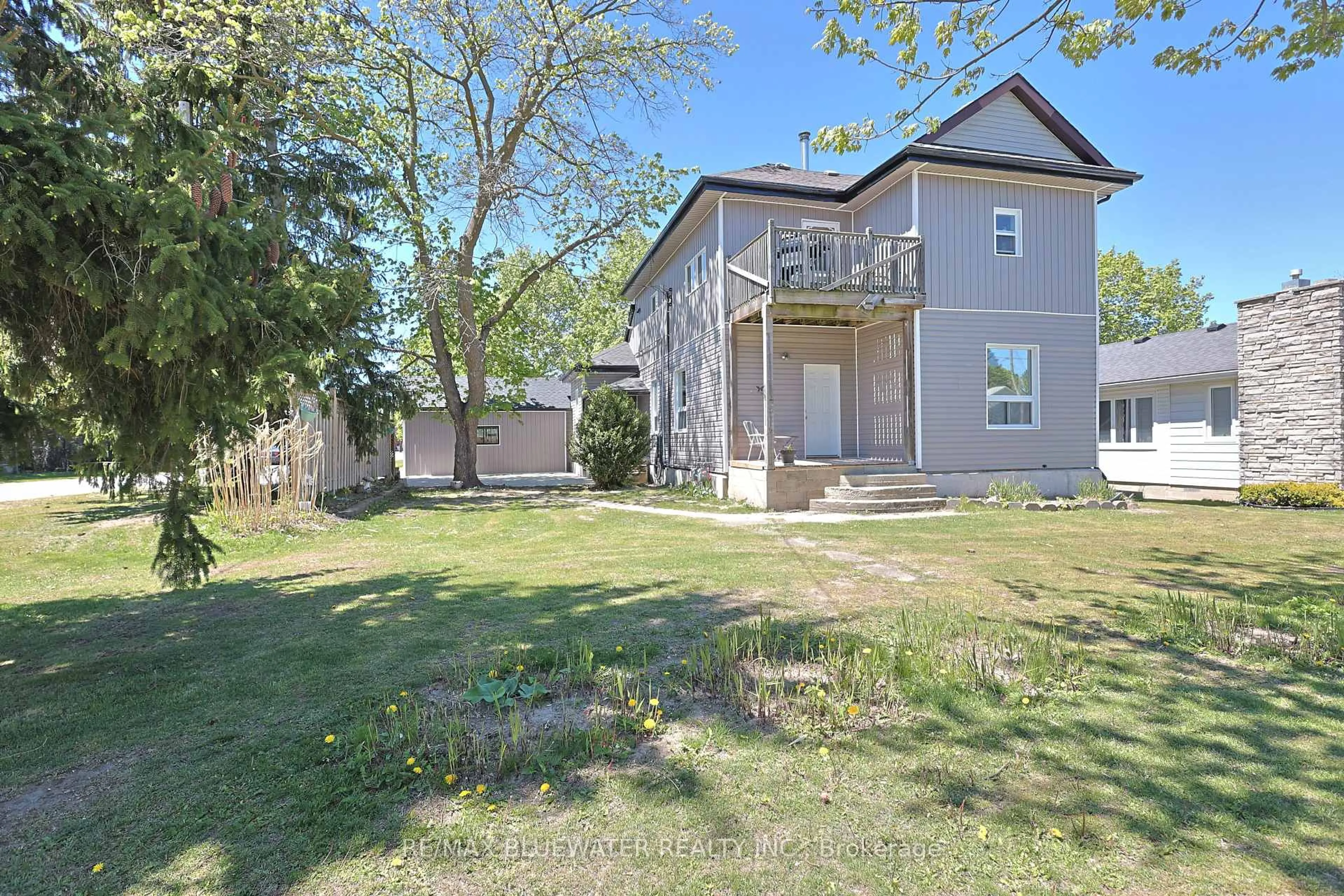 A pic from outside/outdoor area/front of a property/back of a property/a pic from drone, street for 76 Franklin St, Lambton Shores Ontario N0M 2N0