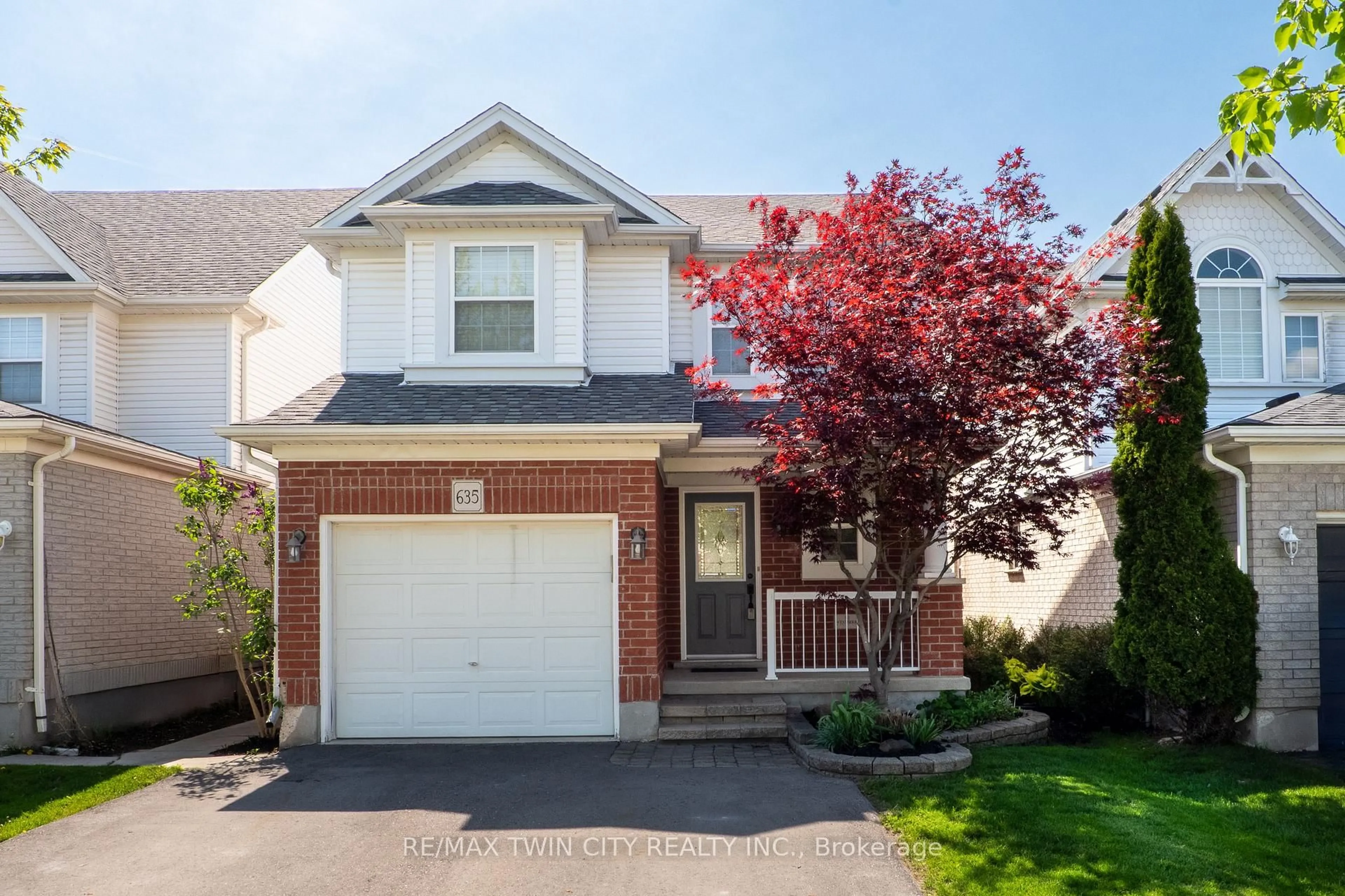 Home with vinyl exterior material, street for 635 Bonavista Dr, Waterloo Ontario N2K 4B3