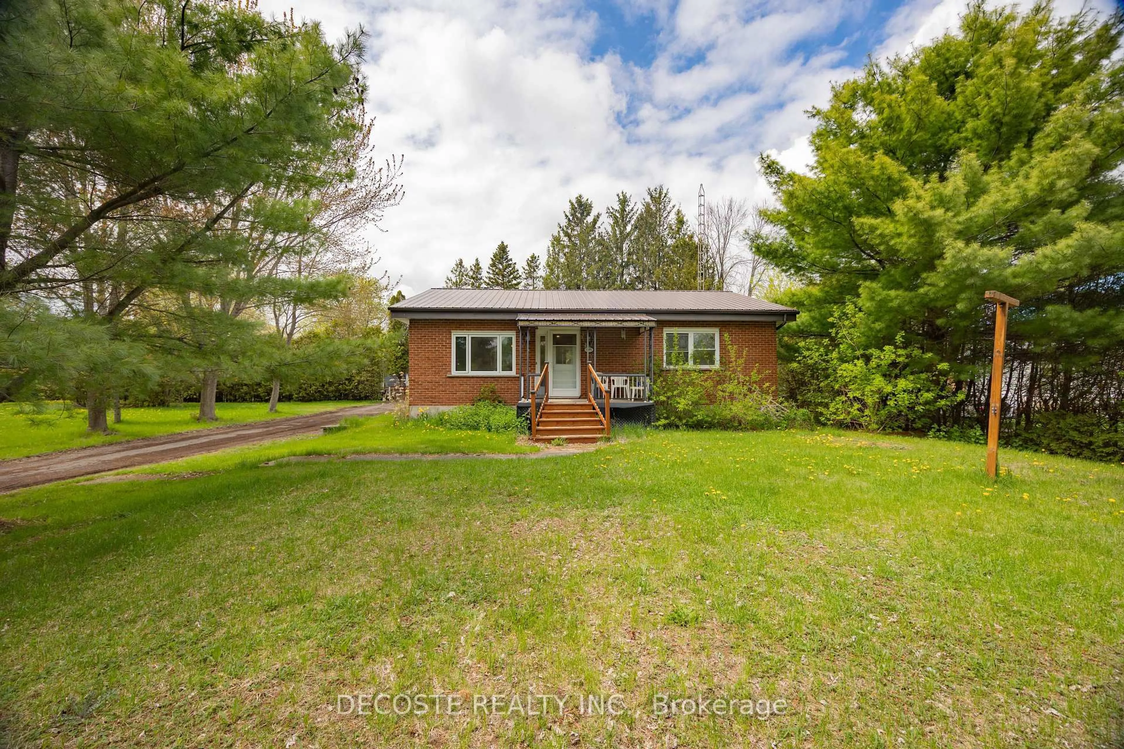 Unknown for 21985 Main St, North Glengarry Ontario K0B 1H0