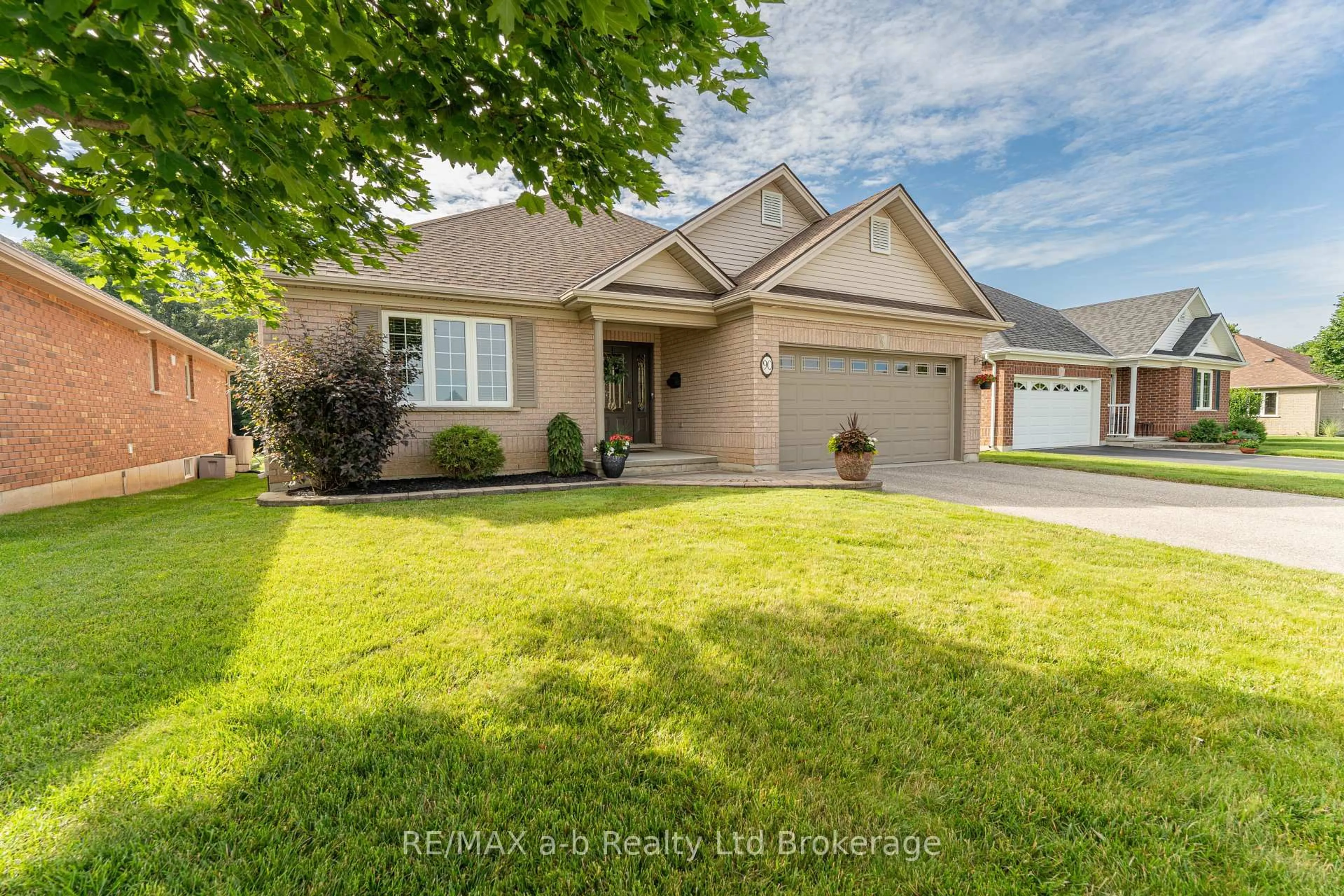 Home with vinyl exterior material, street for 90 WESTON Dr, Tillsonburg Ontario N4G 5W9
