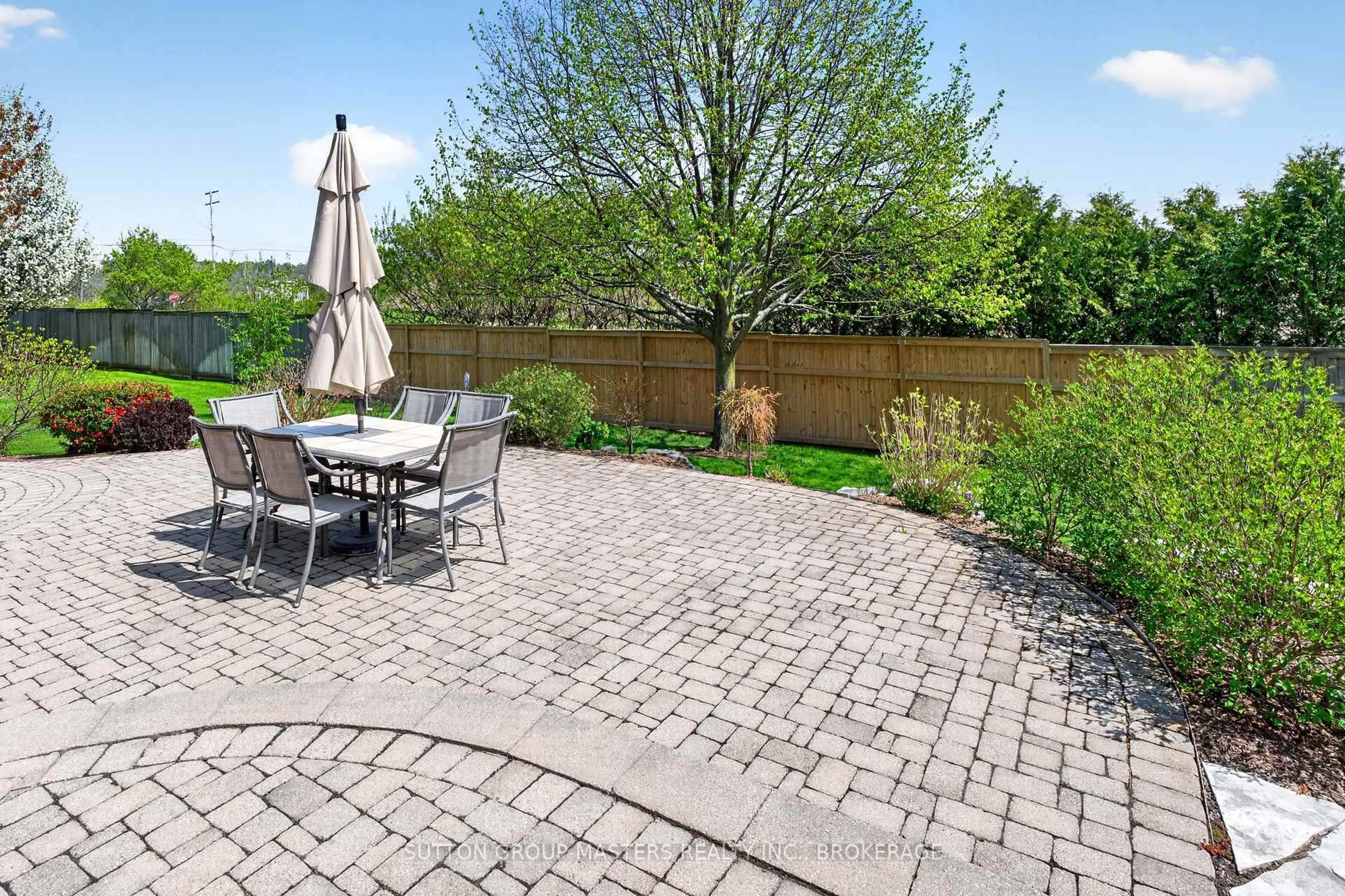 Patio, street for 110 Britannia Cres, Bath Ontario K0H 1G0