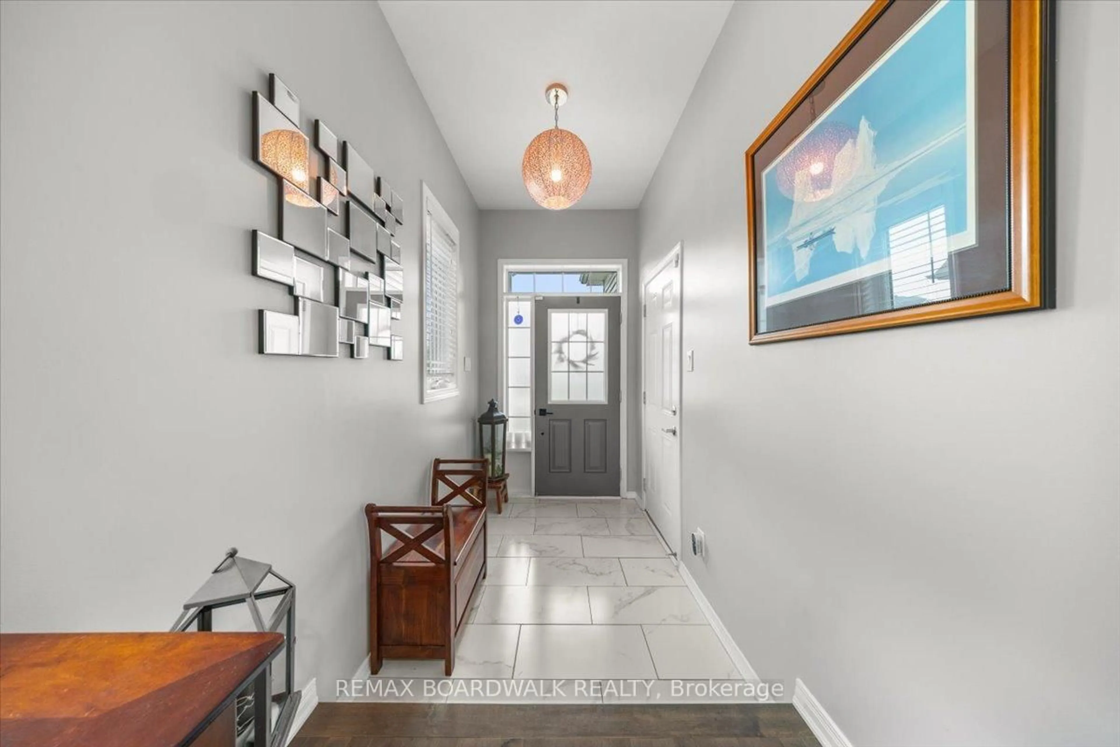 Indoor entryway for 1862 Glencrest Rd, North Grenville Ontario K0G 1J0