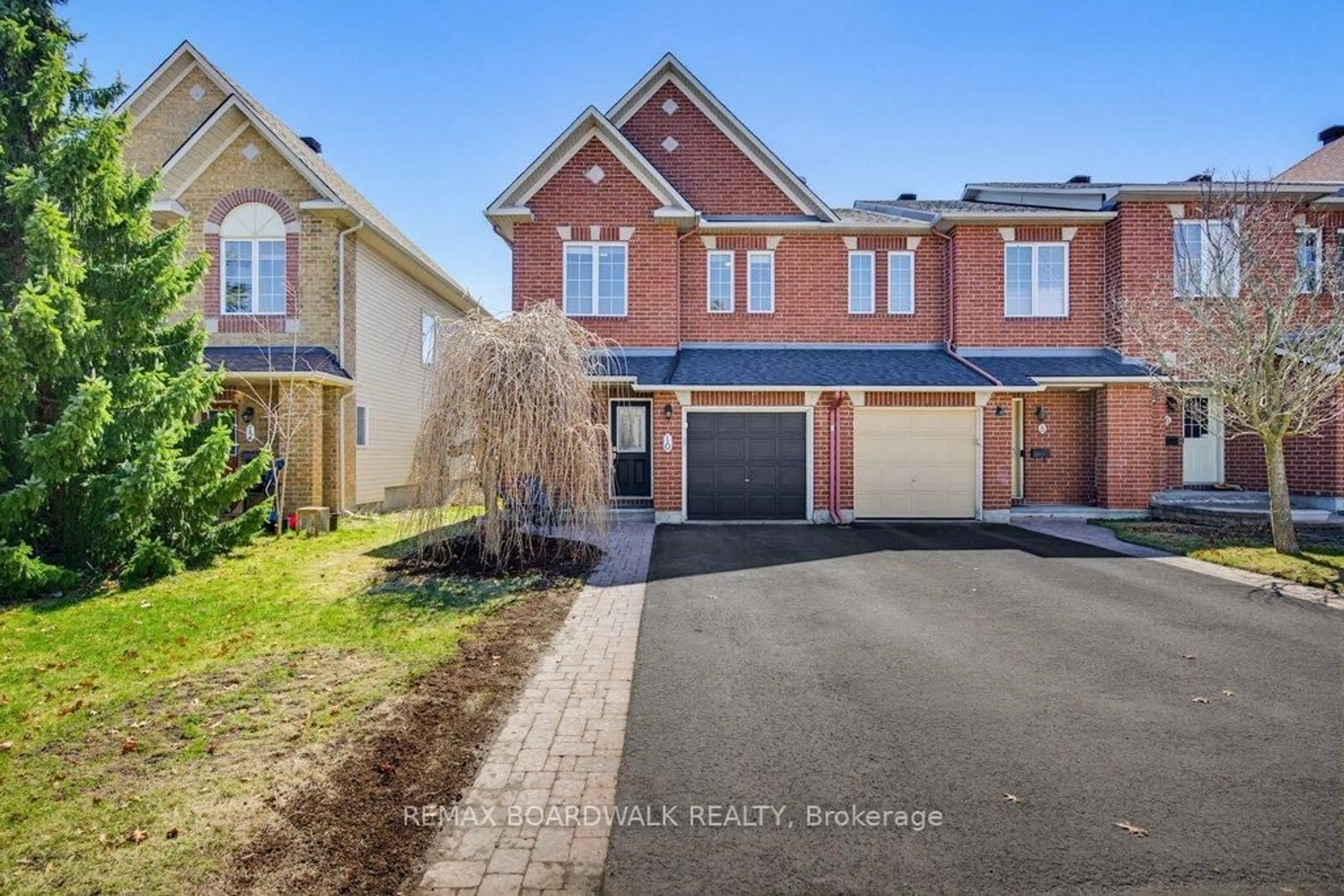 A pic from outside/outdoor area/front of a property/back of a property/a pic from drone, street for 10 Valemont St, Ottawa Ontario K2G 6Y1