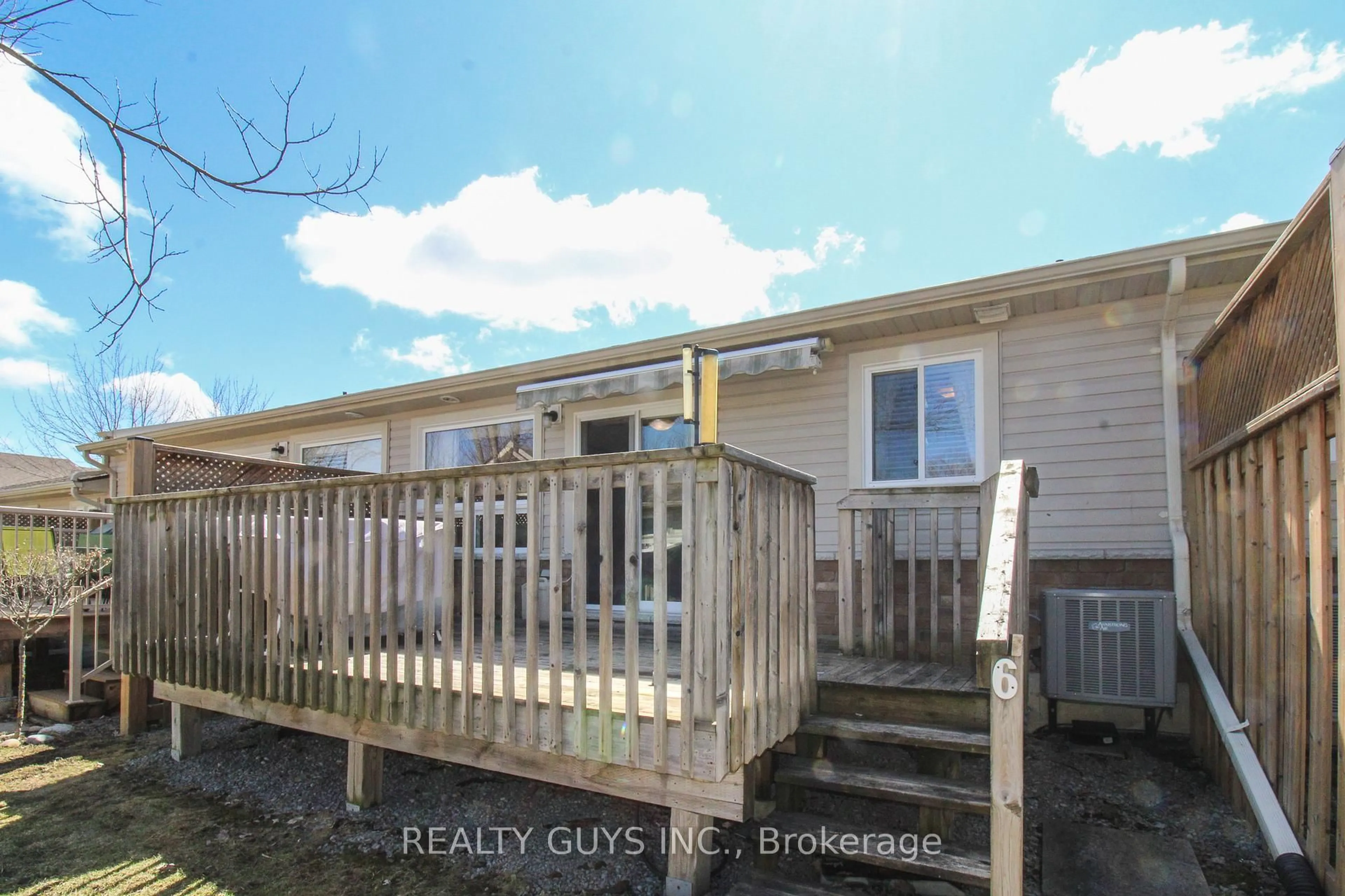 A pic from outside/outdoor area/front of a property/back of a property/a pic from drone, unknown for 909 Wentworth St #UNIT #6, Peterborough Ontario K9J 8R7