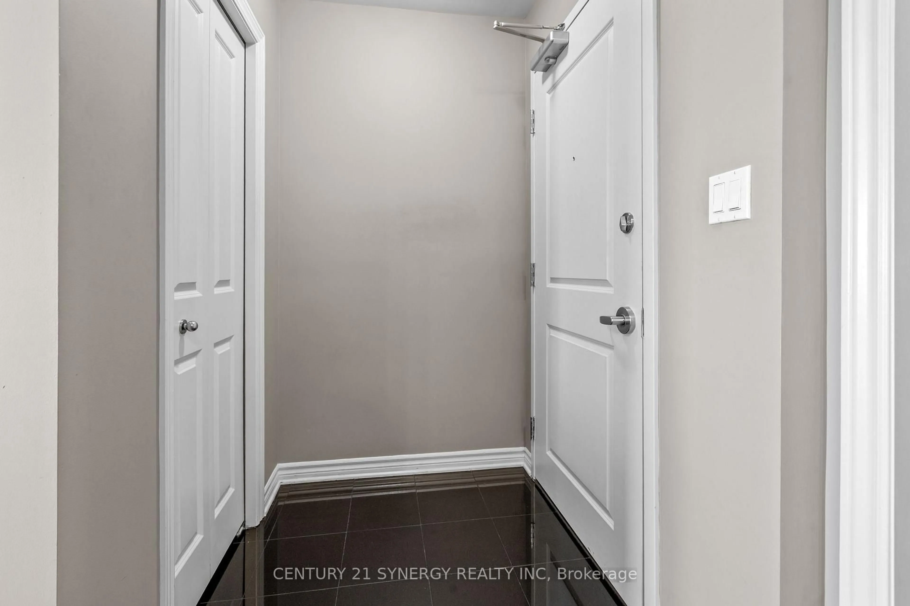 Indoor entryway for 10 Prestige Circ #7, Ottawa Ontario K4A 0W9