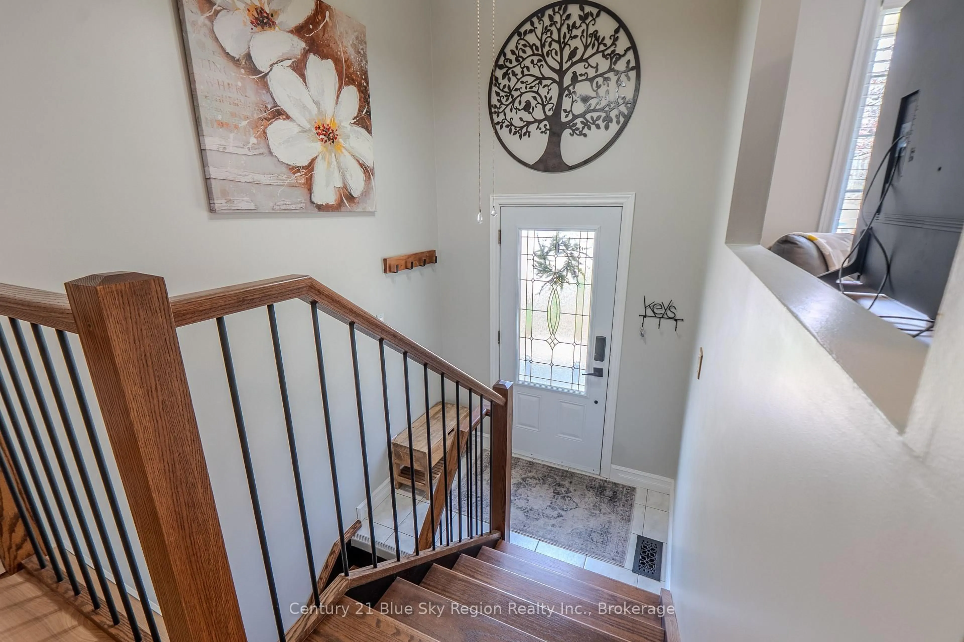 Indoor entryway for 203 Rancier St, North Bay Ontario P1B 8M3