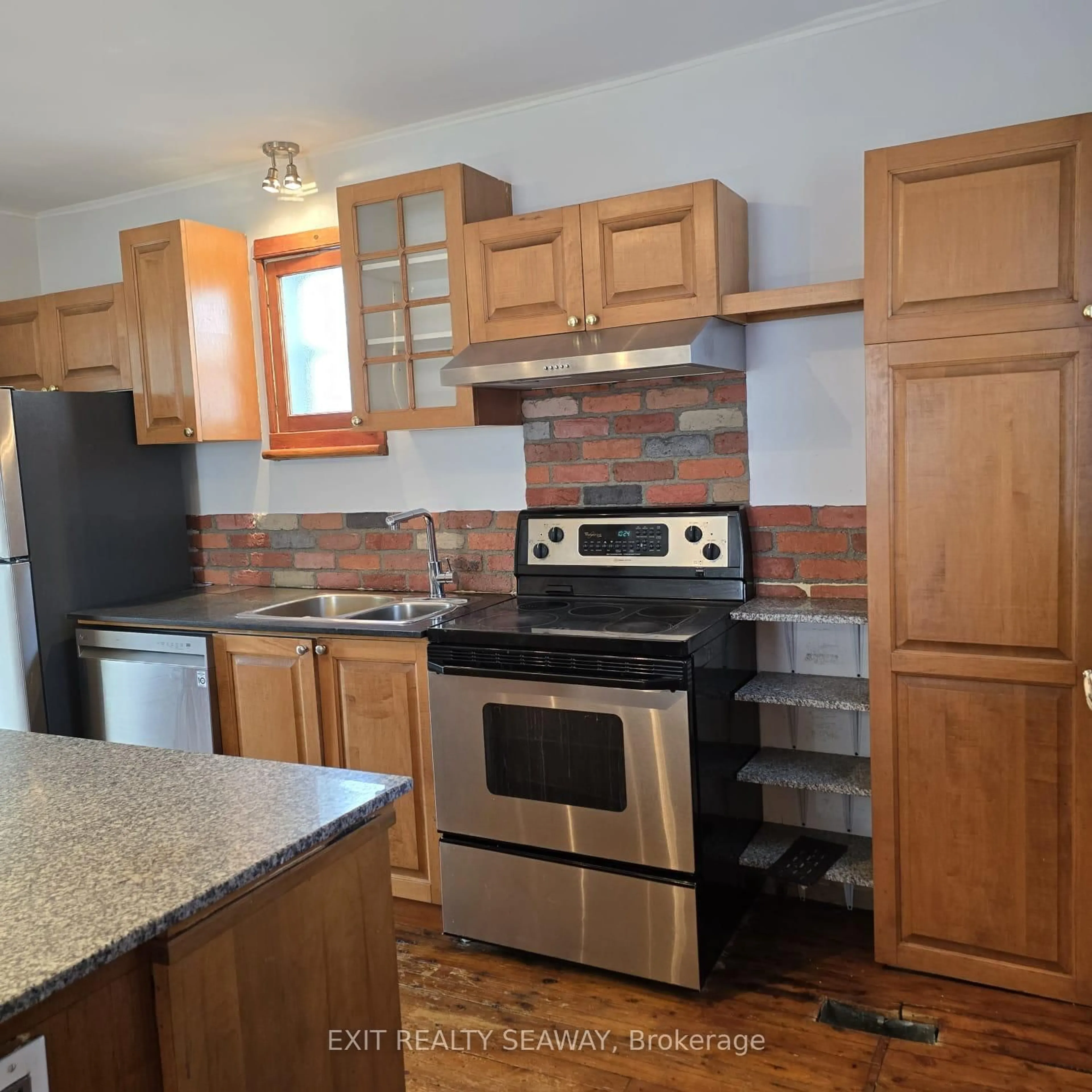 Standard kitchen, unknown for 140 Belmont St, Cornwall Ontario K6H 4Z3