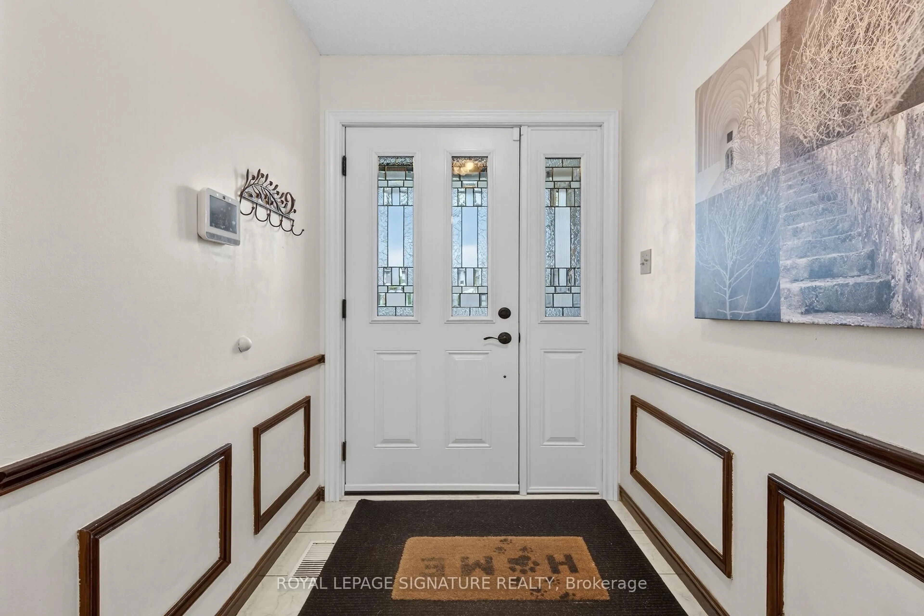 Indoor entryway for 14 Presidio Dr, Hamilton Ontario L8W 3J5