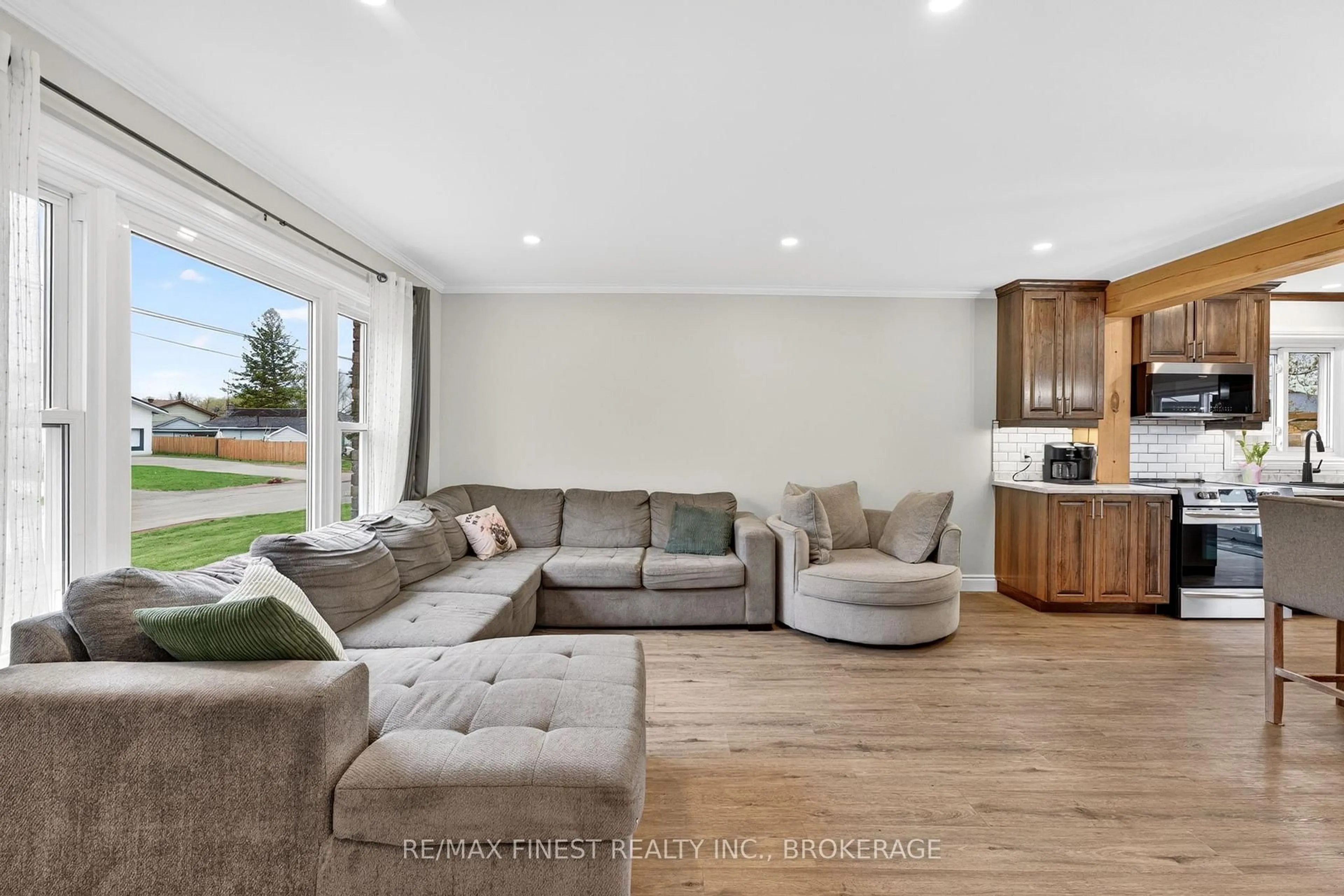 Living room with furniture, unknown for 239 Cross St, Deseronto Ontario K0K 1X0