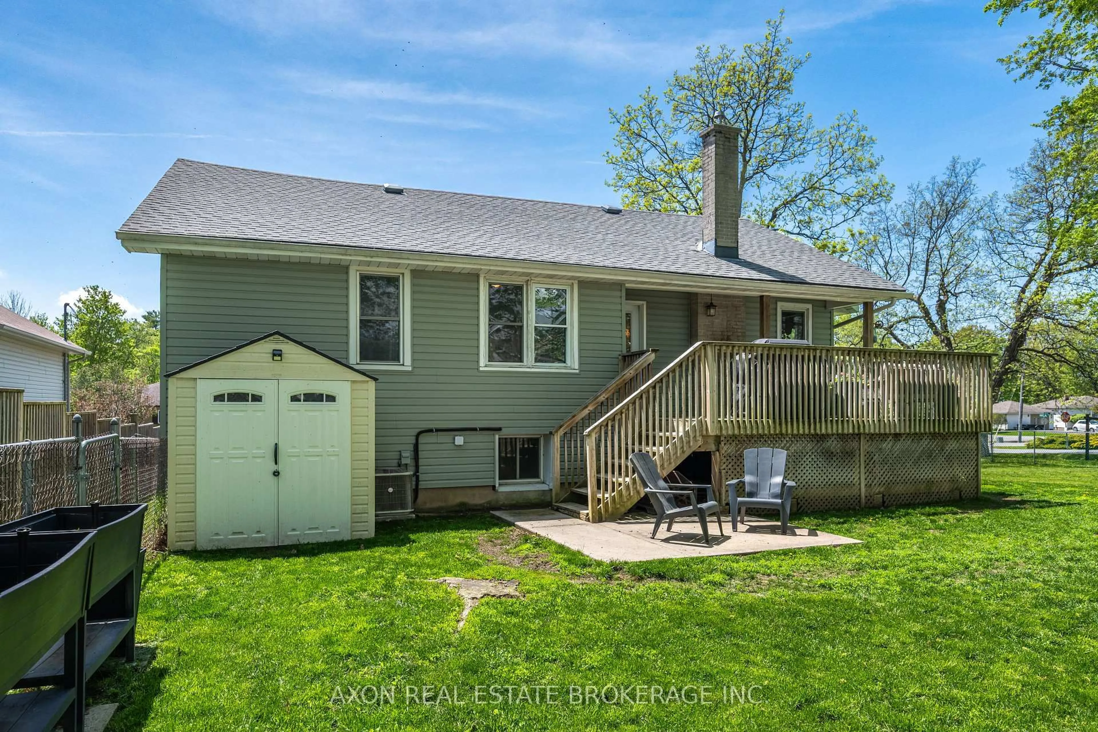 A pic from outside/outdoor area/front of a property/back of a property/a pic from drone, water/lake/river/ocean view for 1118 Lincoln Dr, Kingston Ontario K7M 7P4