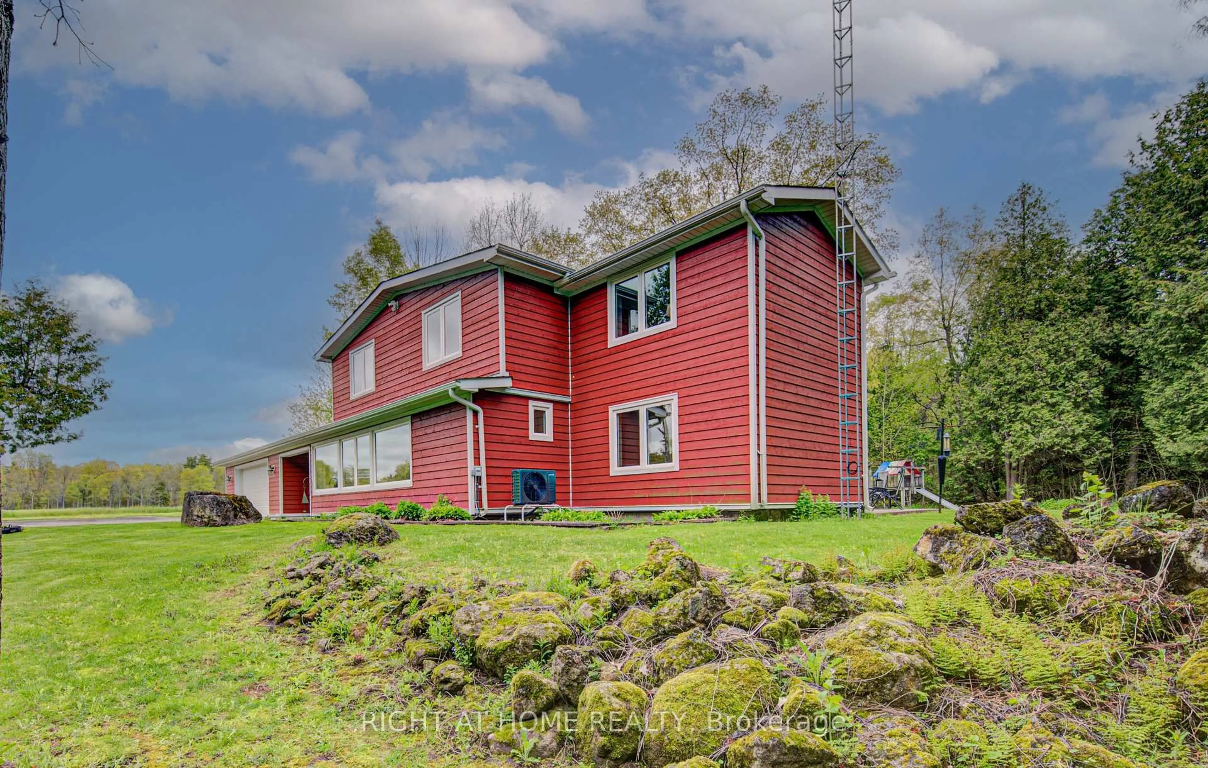 A pic from outside/outdoor area/front of a property/back of a property/a pic from drone, building for 536 11th Con Rd, Hamilton Ontario L8B 1J1