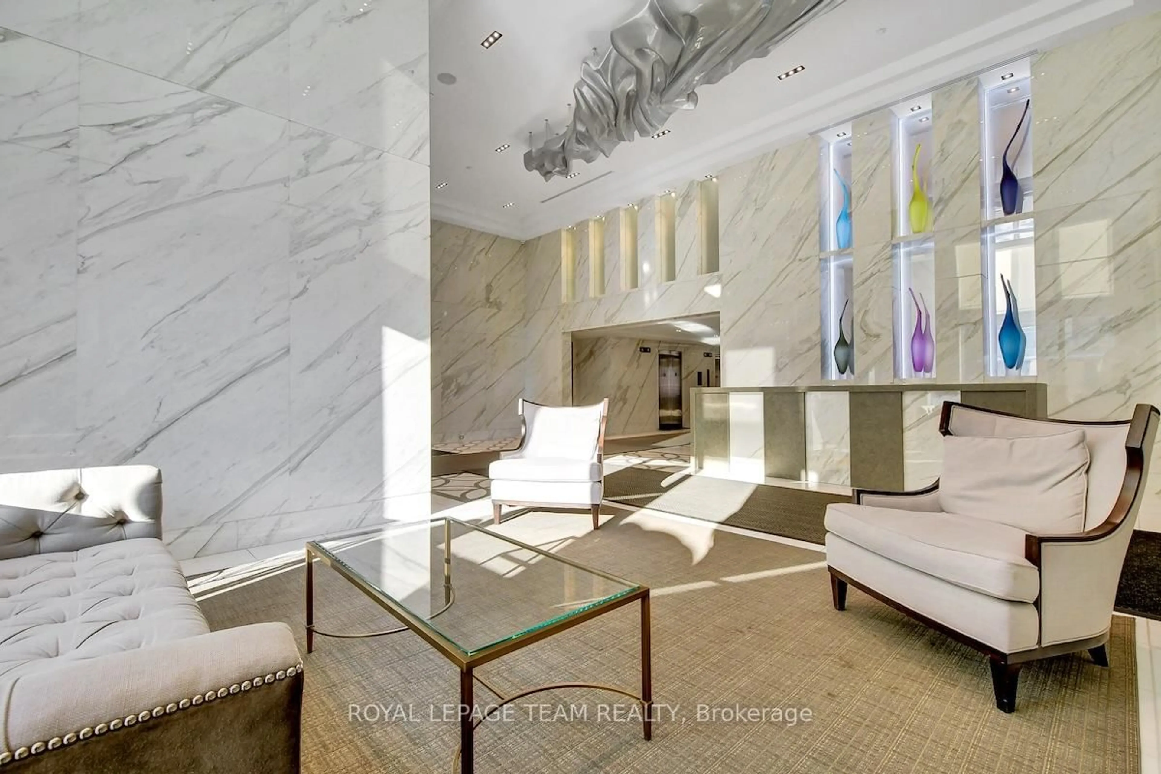 Lobby for 111 Champagne Ave #1405, Ottawa Ontario K1S 5V3