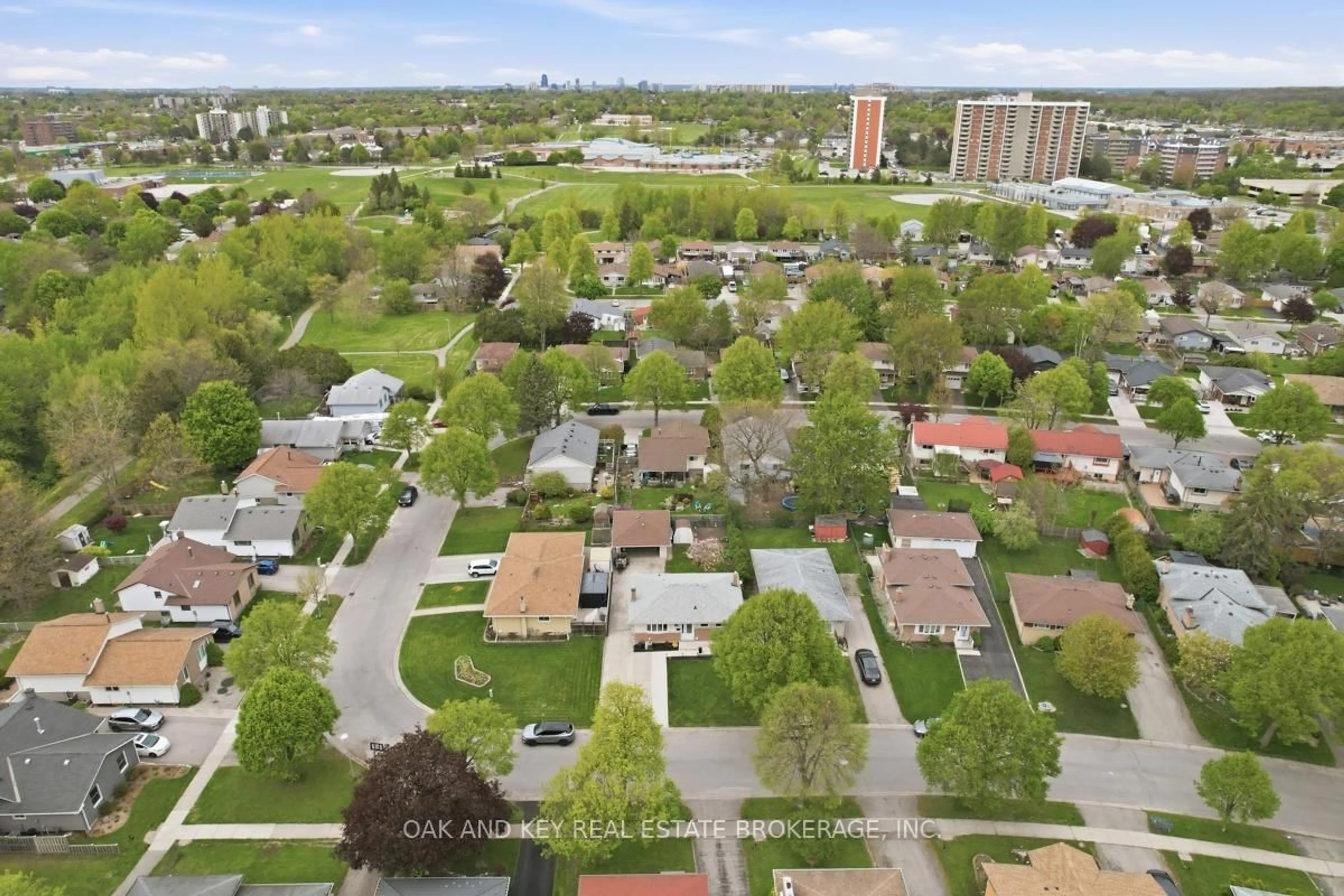 A pic from outside/outdoor area/front of a property/back of a property/a pic from drone, street for 53 Alayne Cres, London South Ontario N6E 2A2