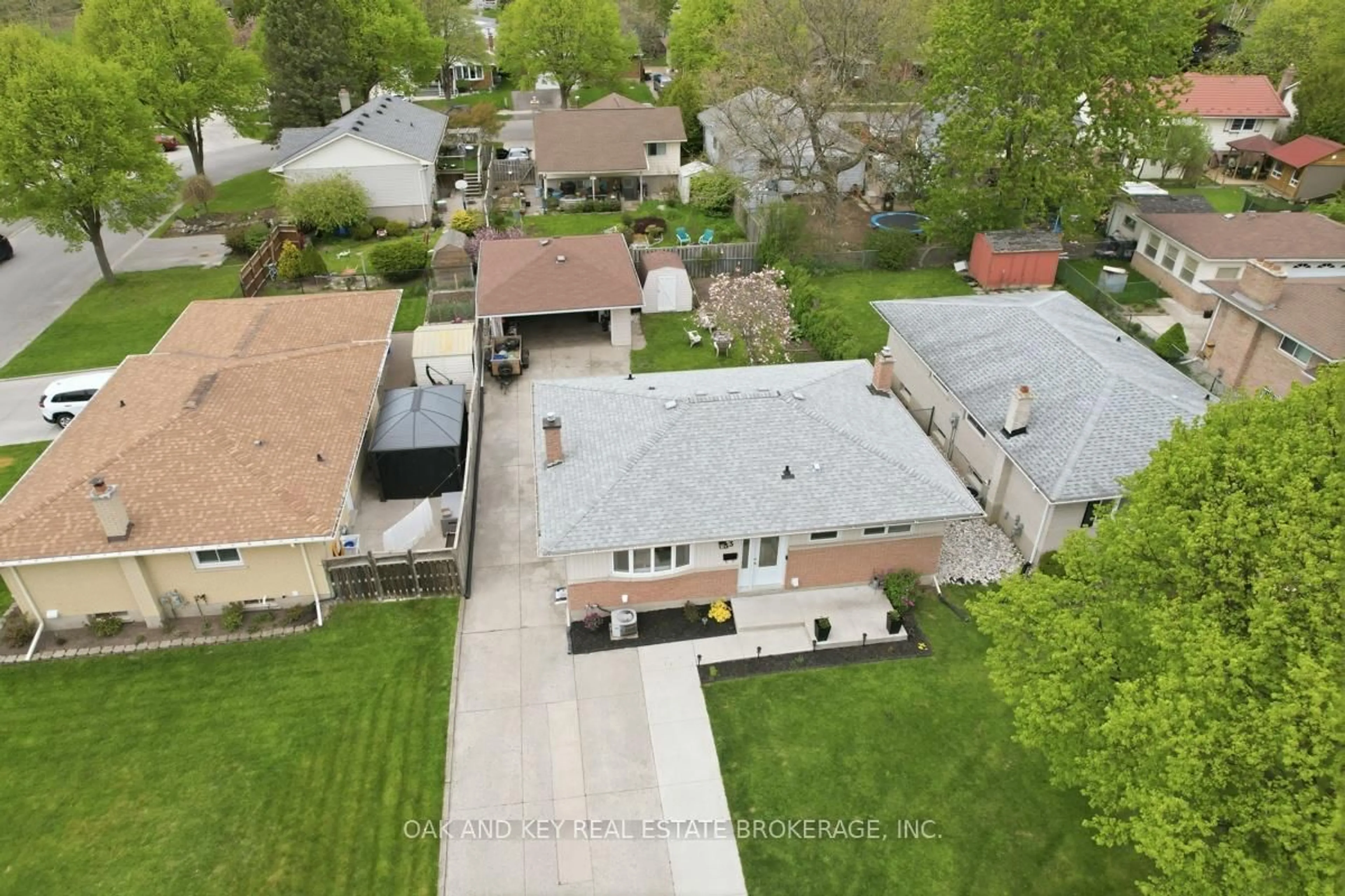 A pic from outside/outdoor area/front of a property/back of a property/a pic from drone, street for 53 Alayne Cres, London South Ontario N6E 2A2