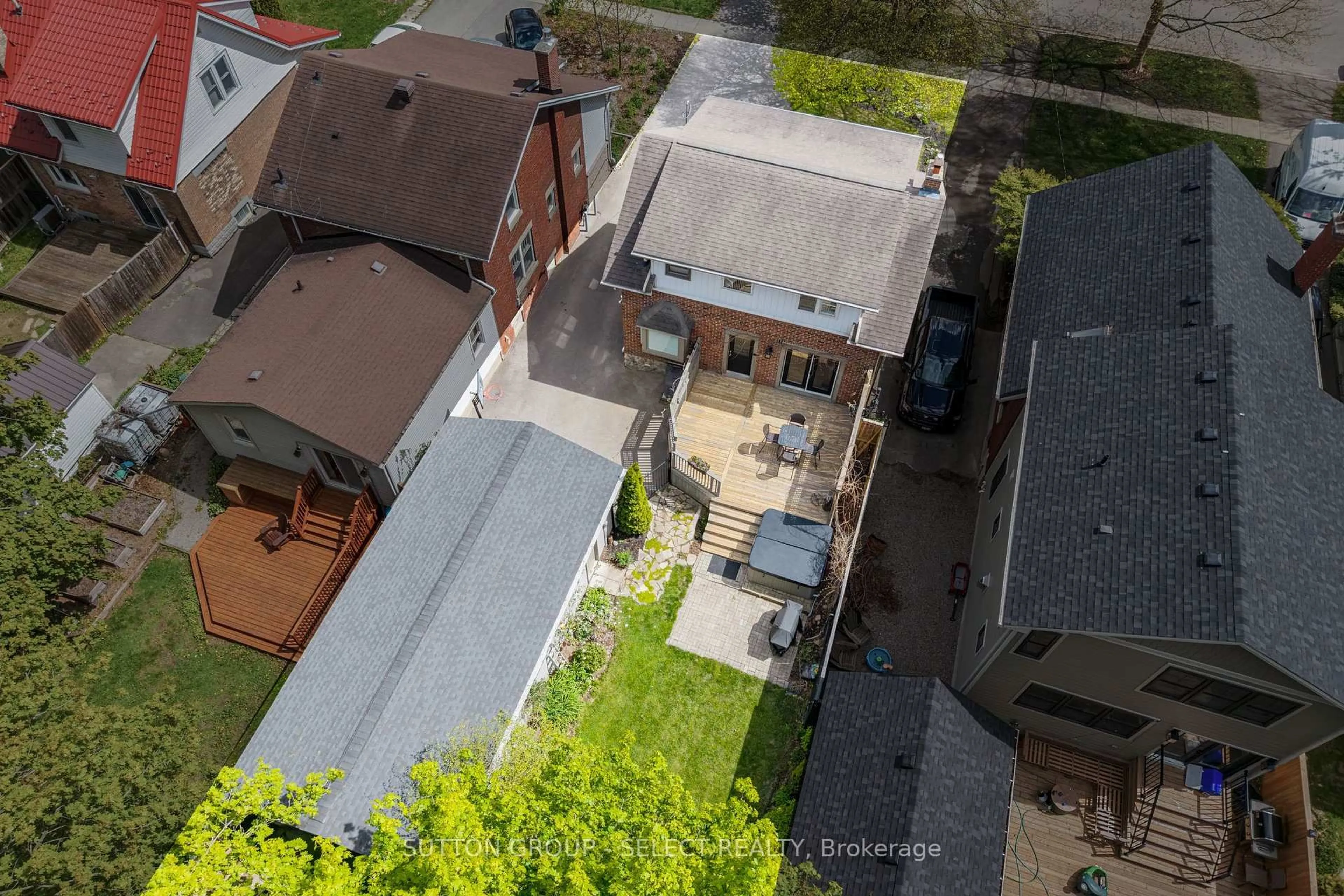 A pic from outside/outdoor area/front of a property/back of a property/a pic from drone, city buildings view from balcony for 442 Victoria St, London East Ontario N5Y 4A9
