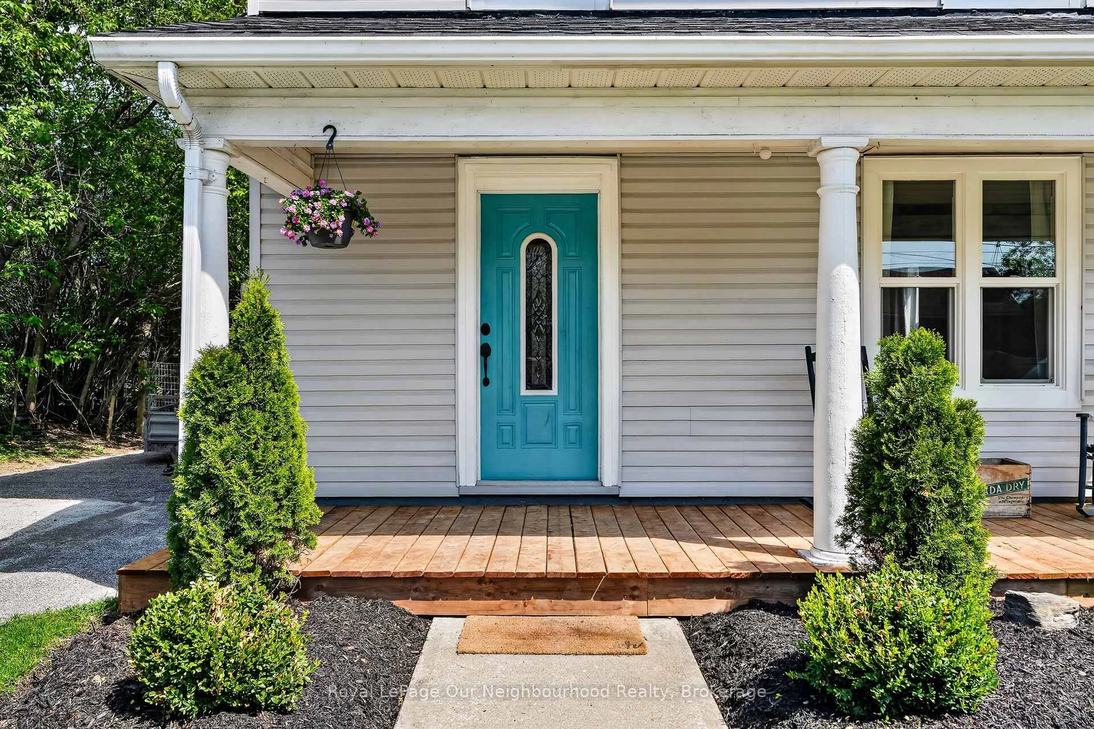 Indoor entryway for 69 Queen St, Asphodel-Norwood Ontario K0L 2V0