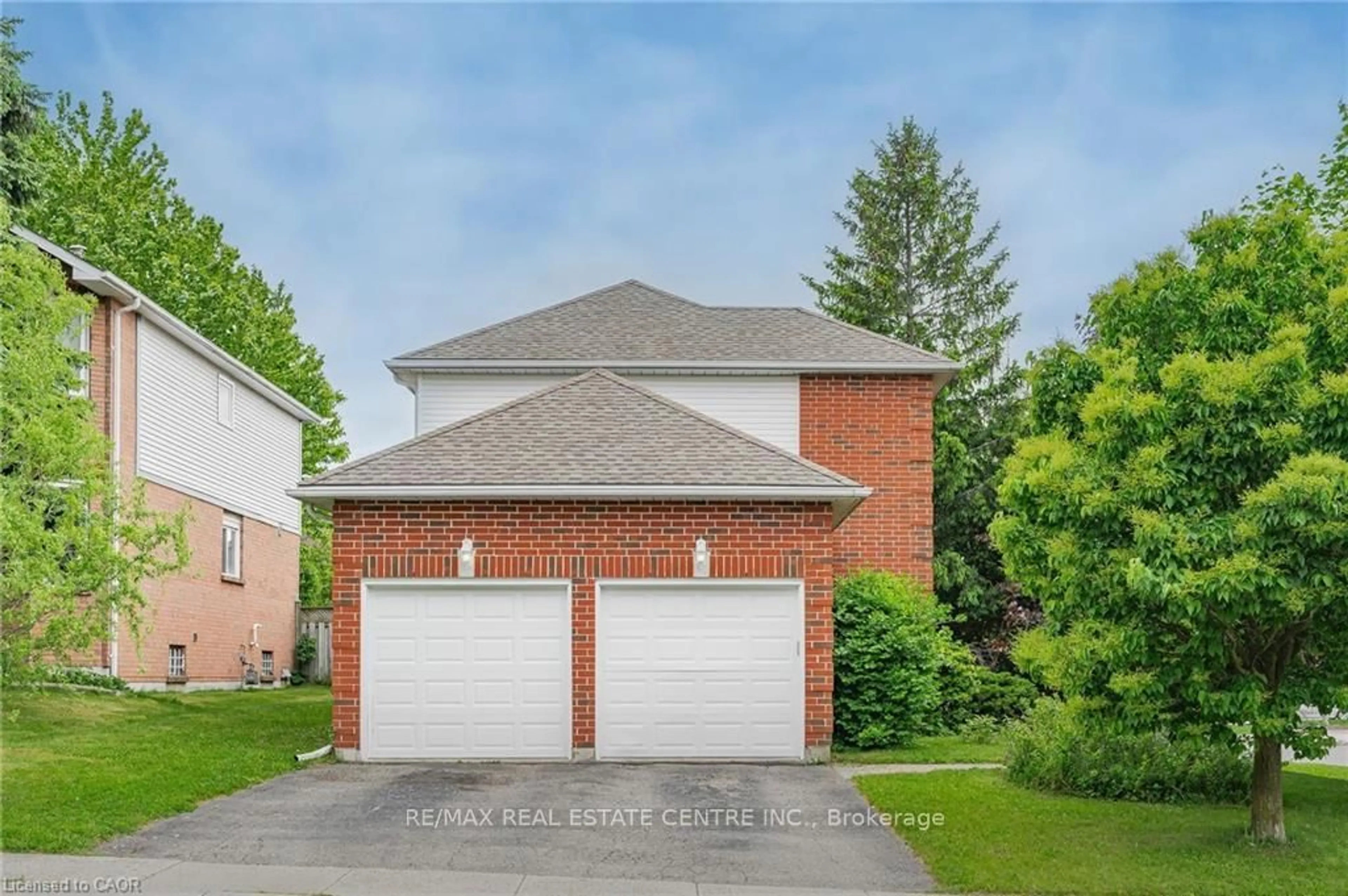 Home with brick exterior material, street for 444 Burnett Ave, Cambridge Ontario N1T 1L3