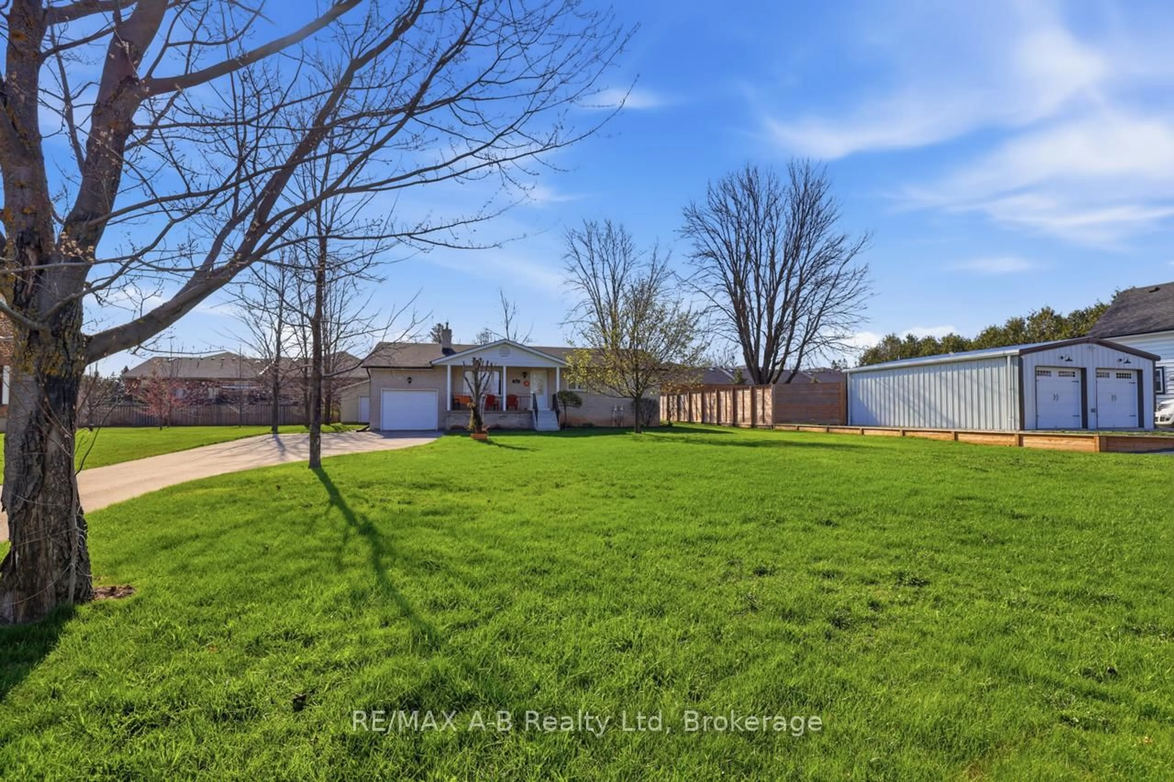 A pic from outside/outdoor area/front of a property/back of a property/a pic from drone, unknown for 815 O'Loane Ave, Stratford Ontario N5A 6S6