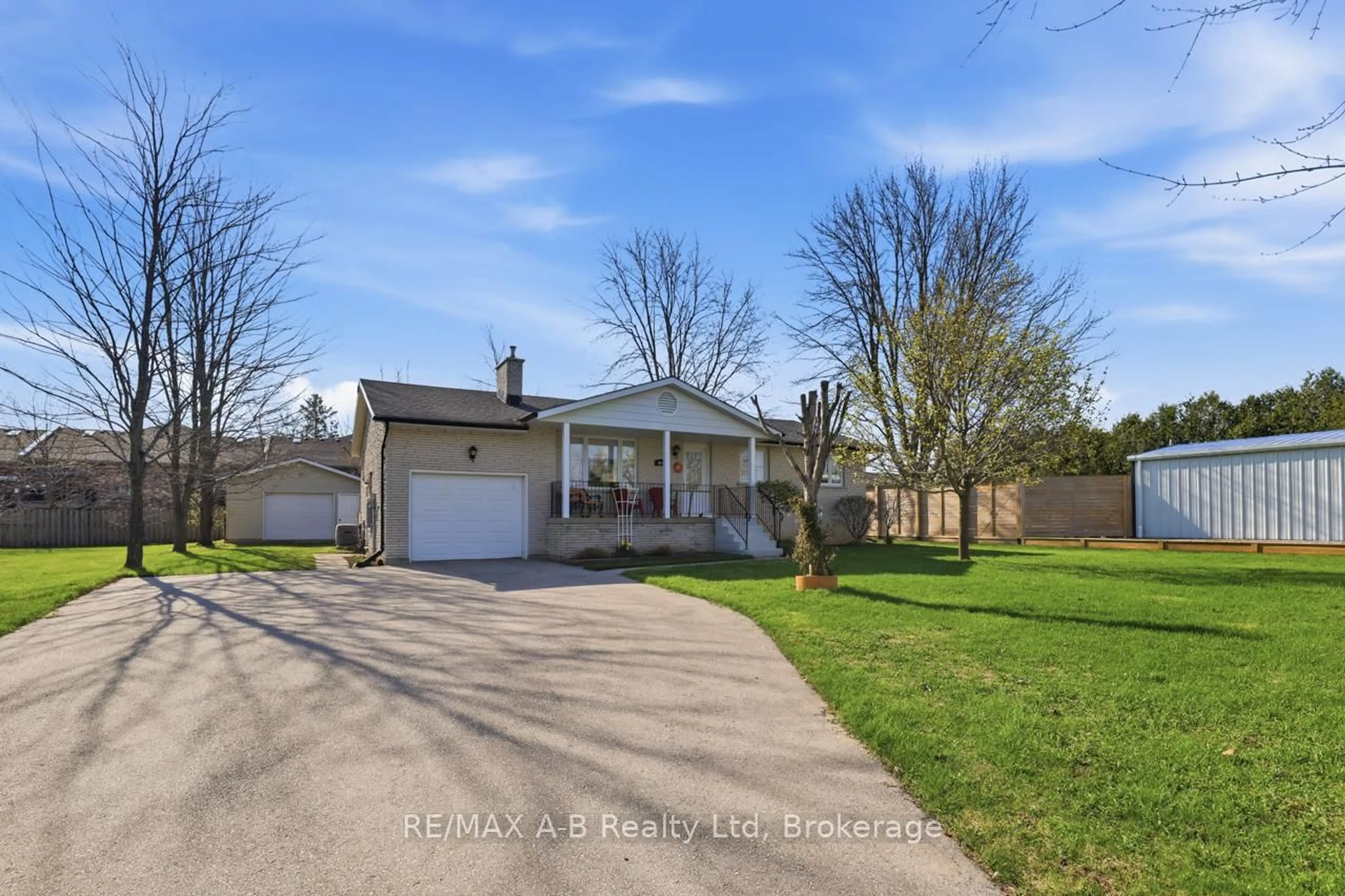 A pic from outside/outdoor area/front of a property/back of a property/a pic from drone, street for 815 O'Loane Ave, Stratford Ontario N5A 6S6