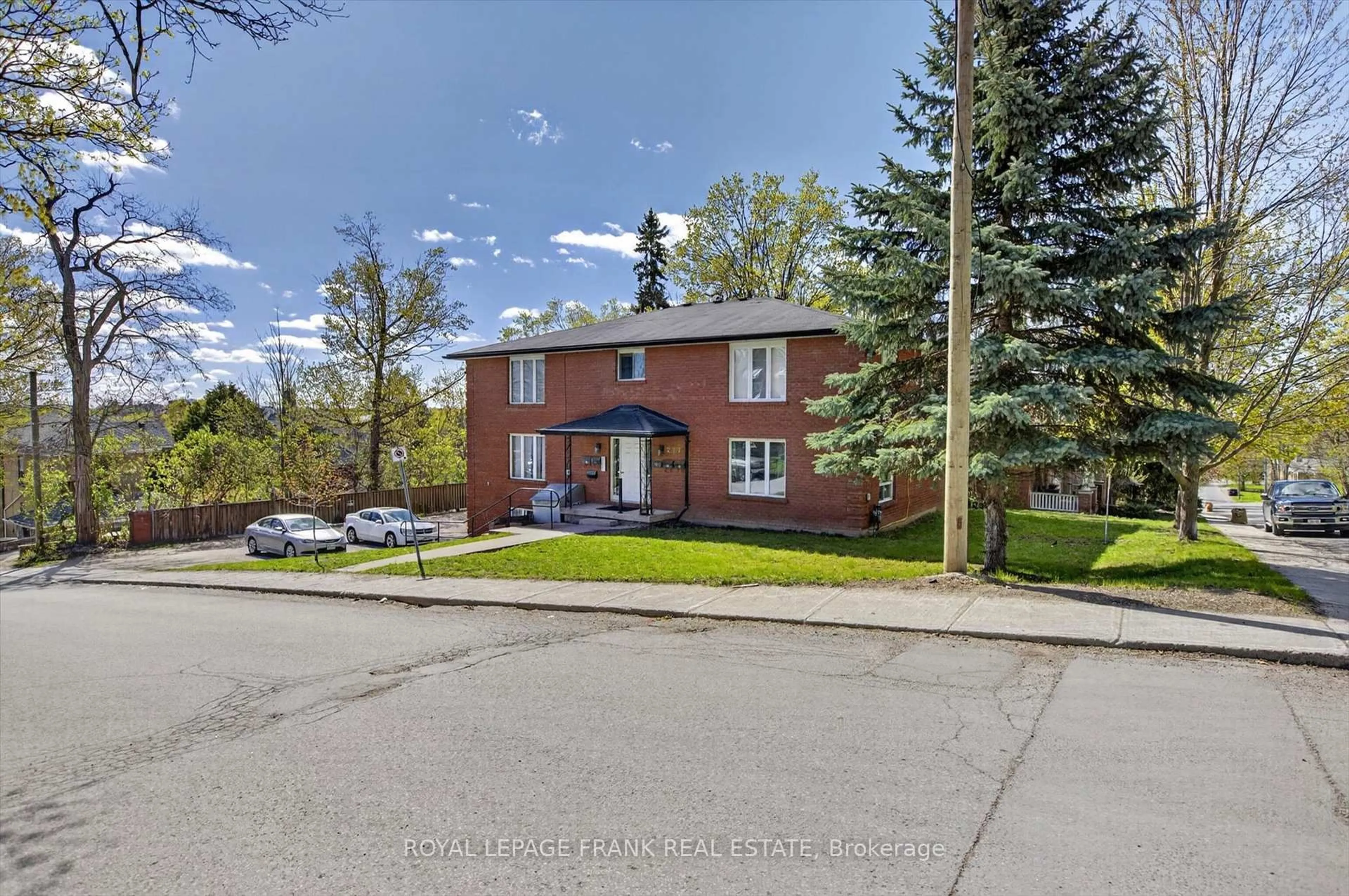 A pic from outside/outdoor area/front of a property/back of a property/a pic from drone, street for 277 Dublin St, Peterborough Ontario K9H 7J3