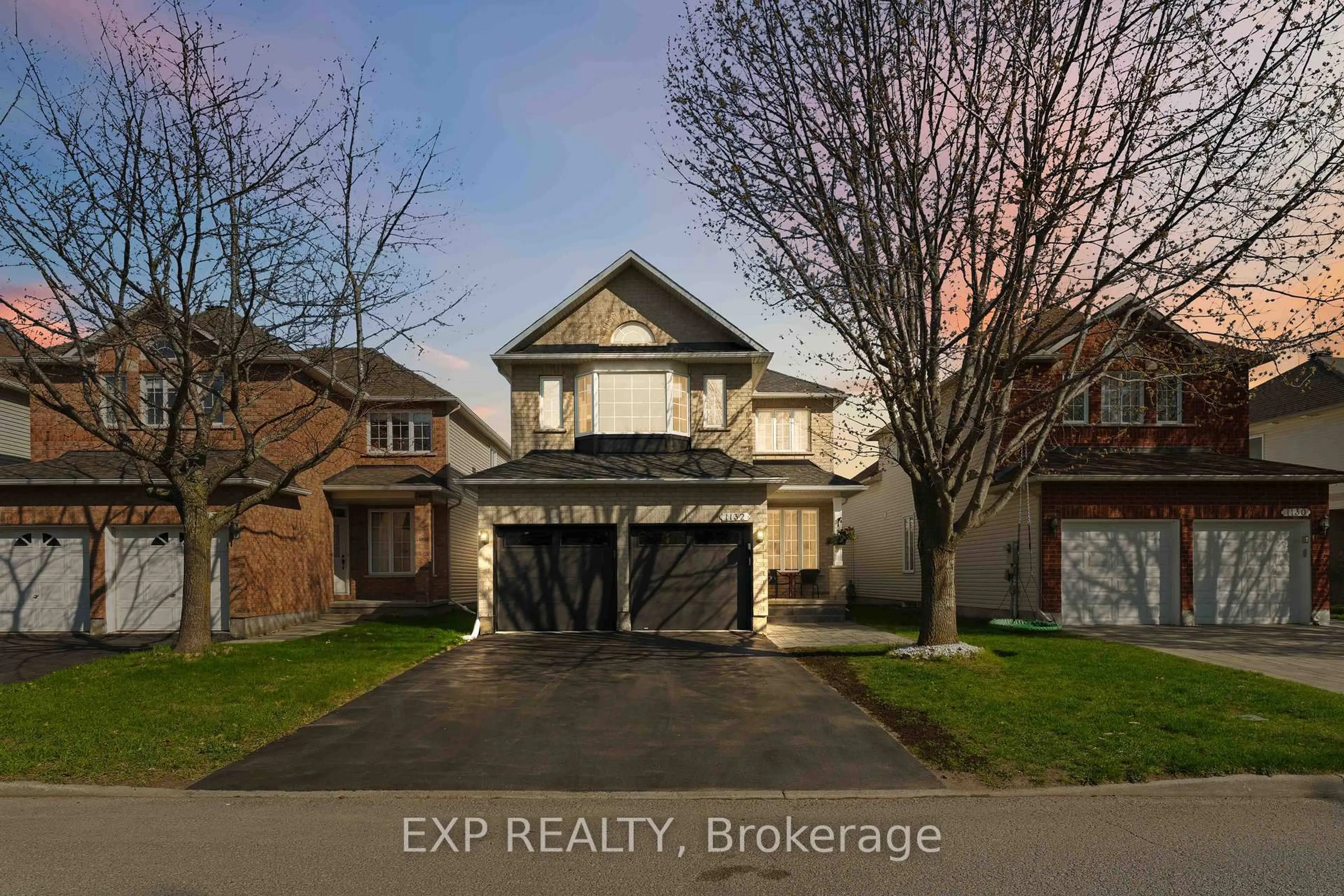 A pic from outside/outdoor area/front of a property/back of a property/a pic from drone, street for 1132 Rocky Harbour Cres, Ottawa Ontario K1V 1V1