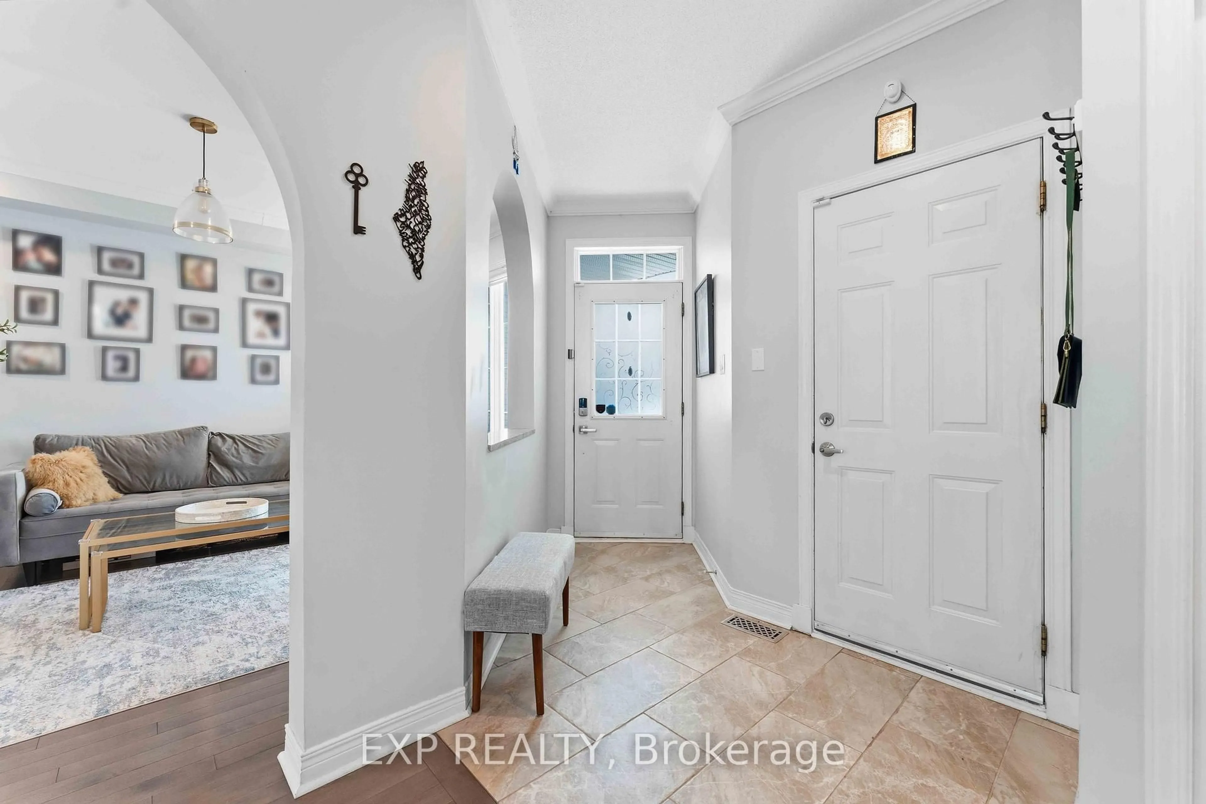 Indoor entryway for 1132 Rocky Harbour Cres, Ottawa Ontario K1V 1V1