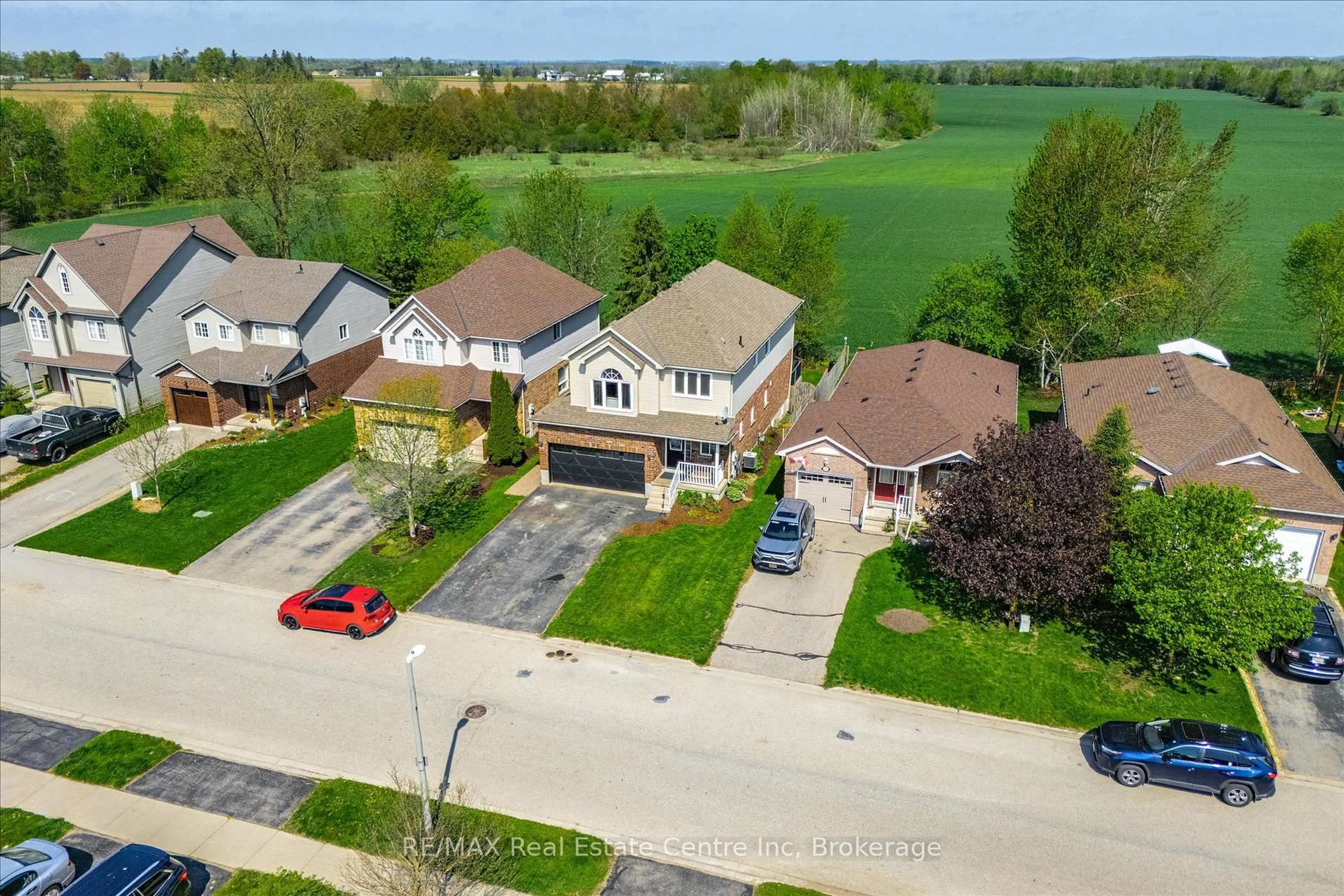 A pic from outside/outdoor area/front of a property/back of a property/a pic from drone, street for 124 GIBBONS Dr, Centre Wellington Ontario N1M 3W2