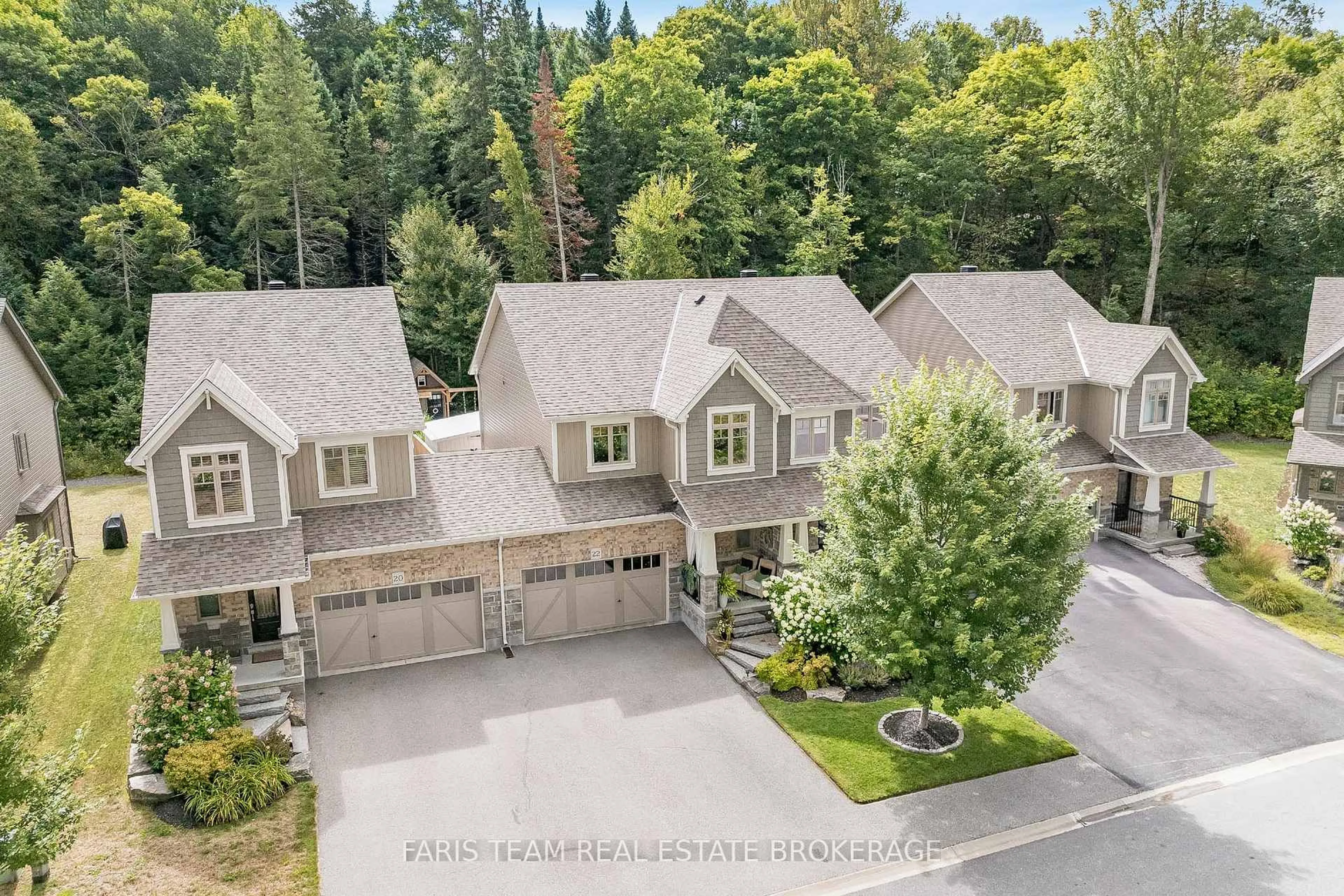 A pic from outside/outdoor area/front of a property/back of a property/a pic from drone, street for 22 Spalding Cres, Huntsville Ontario P1H 1C8