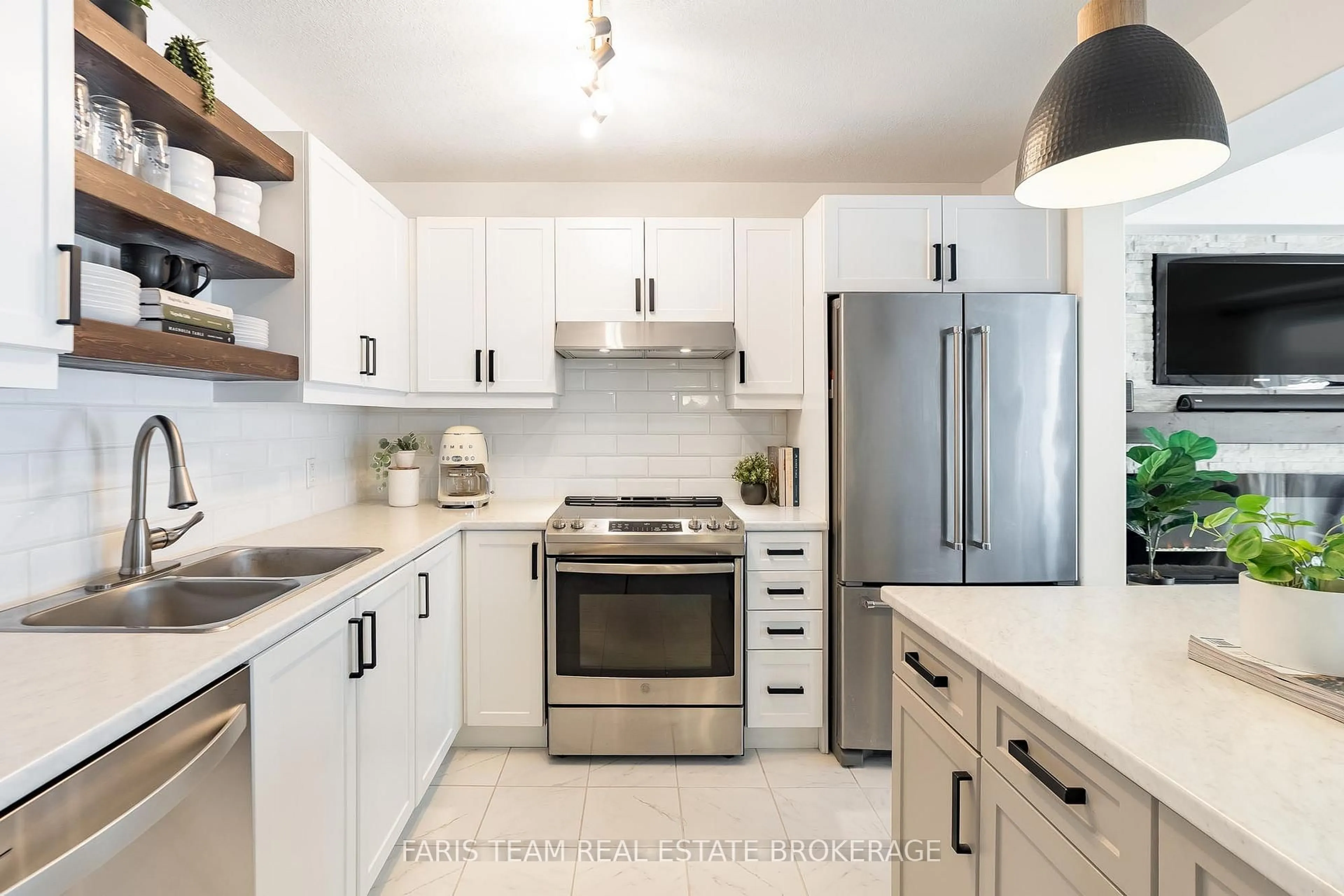 Unknown for 22 Spalding Cres, Huntsville Ontario P1H 1C8