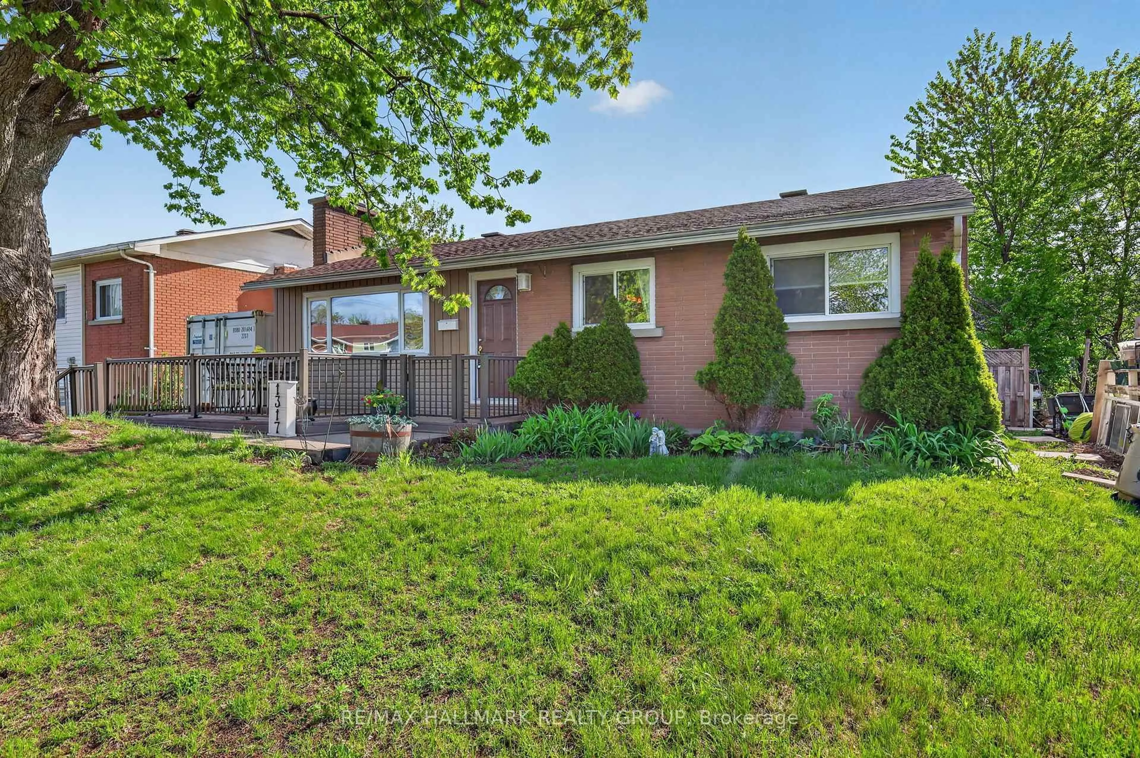 Home with brick exterior material, street for 1317 AVENUE Q, Ottawa Ontario K1G 0B7