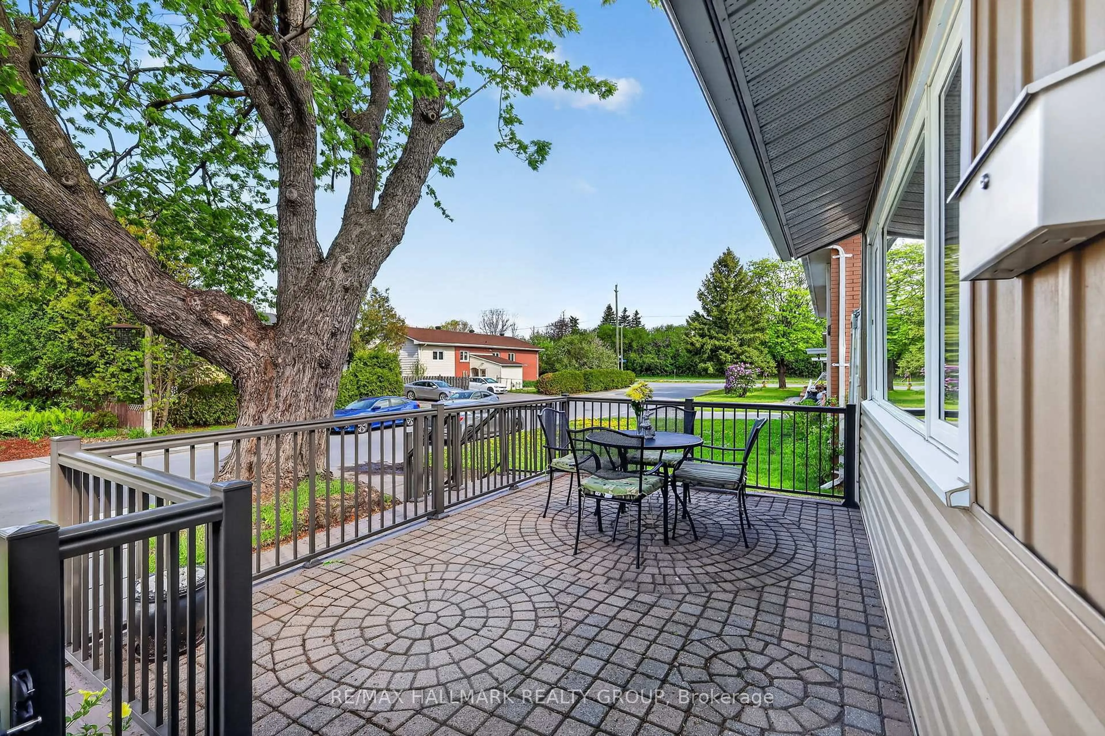 Patio, street for 1317 AVENUE Q, Ottawa Ontario K1G 0B7