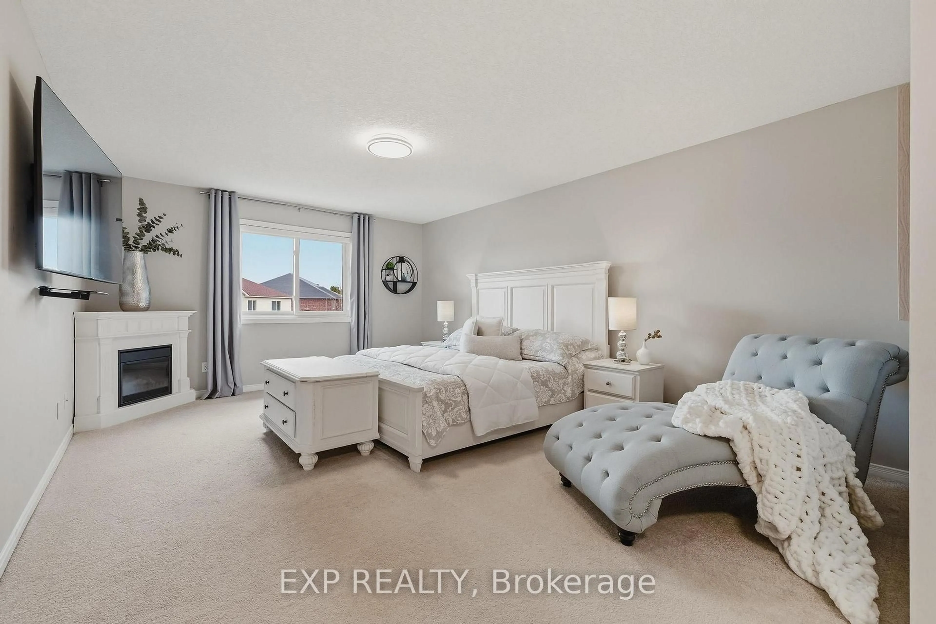 A pic of a room for 606 Doon Dr, Kitchener Ontario N2P 2X4