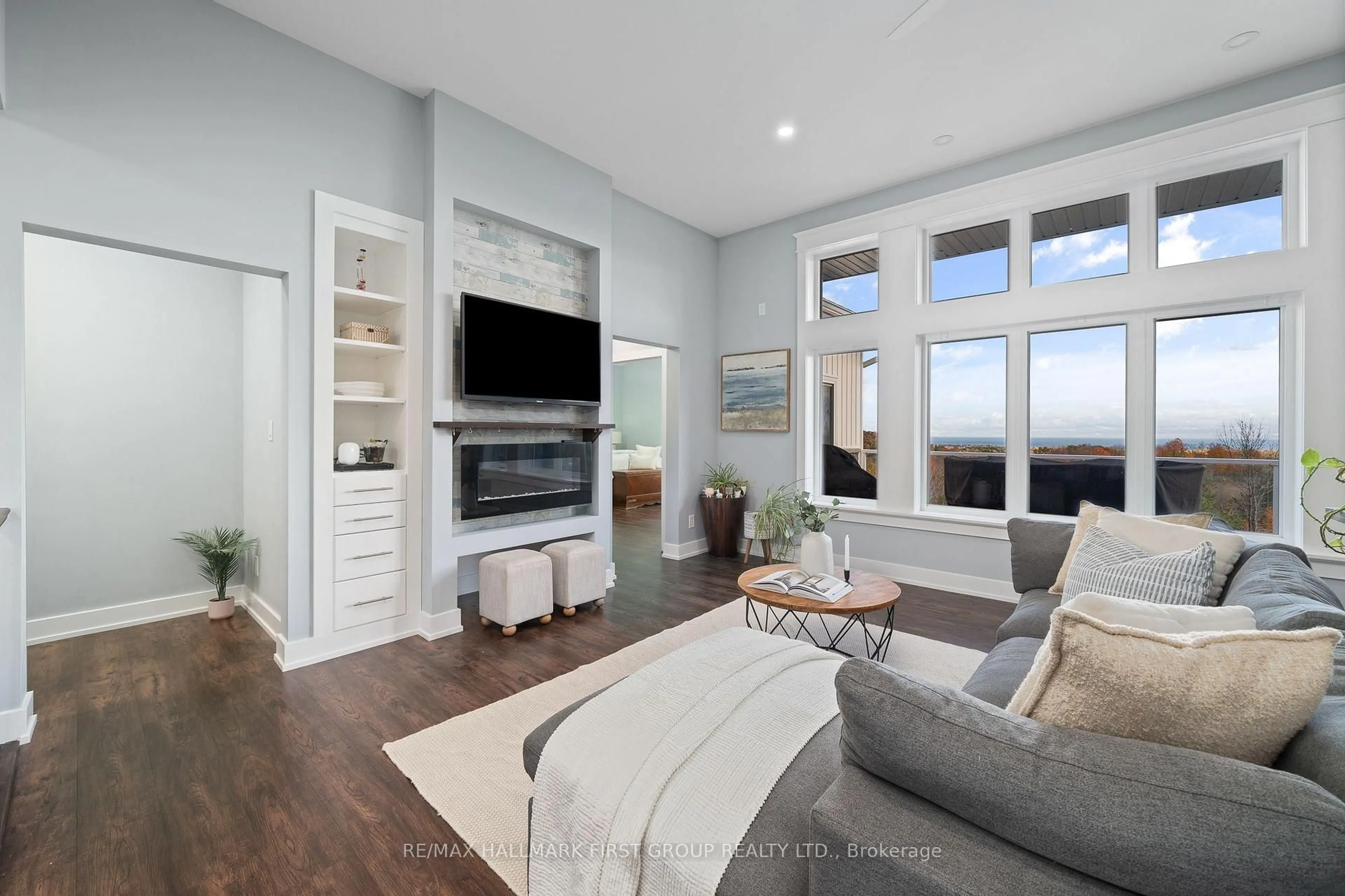 Living room with furniture, unknown for 635 Northumberland Heights Rd, Alnwick/Haldimand Ontario K9A 4J8