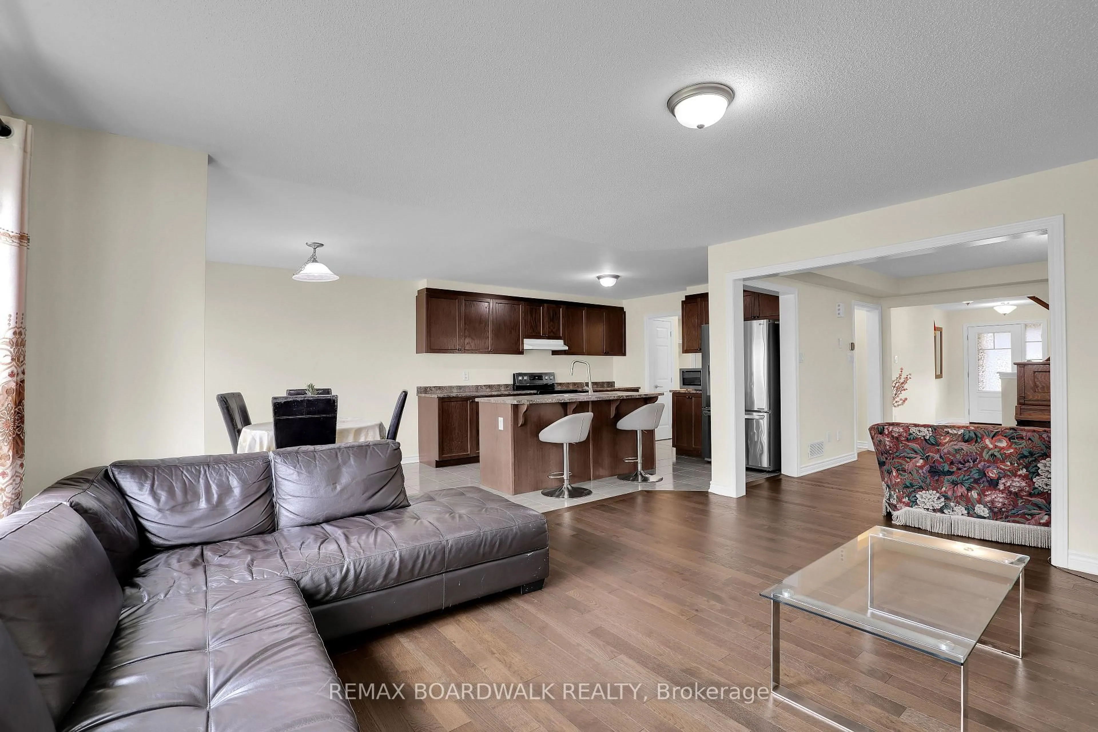 Living room with furniture, wood/laminate floor for 340 Sweetclover Way, Ottawa Ontario K4A 1E6