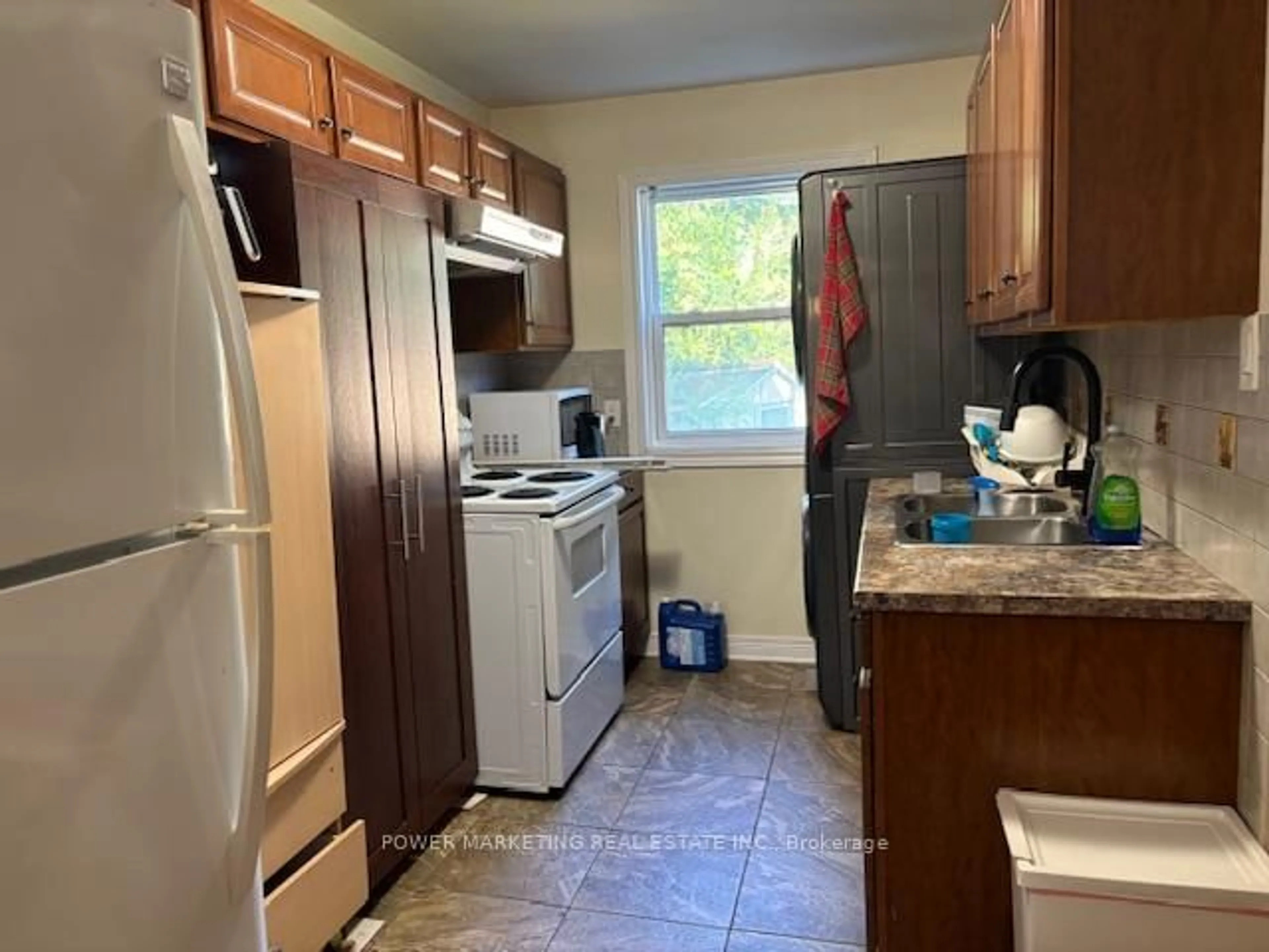 Standard kitchen, unknown for 803 Merivale Rd, Ottawa Ontario K1Z 5Z5