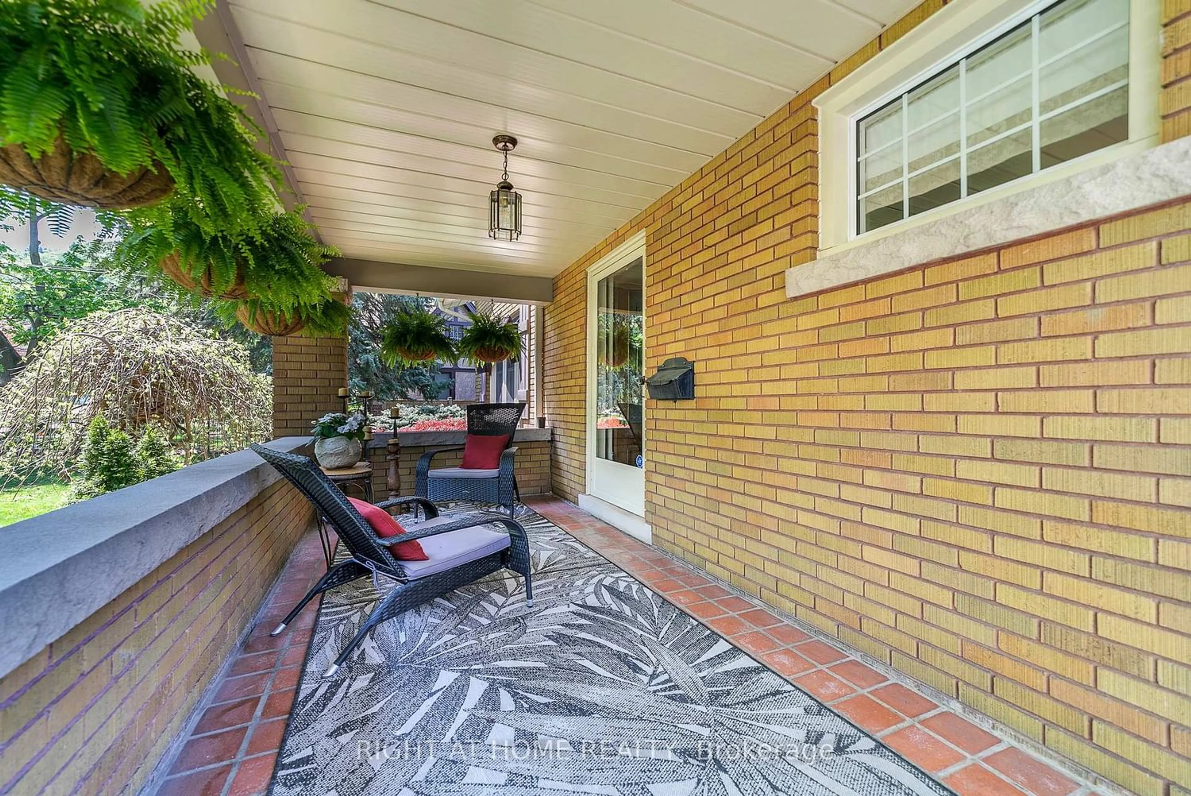 Patio, street for 16 Nelles Blvd, Grimsby Ontario L3M 3R1