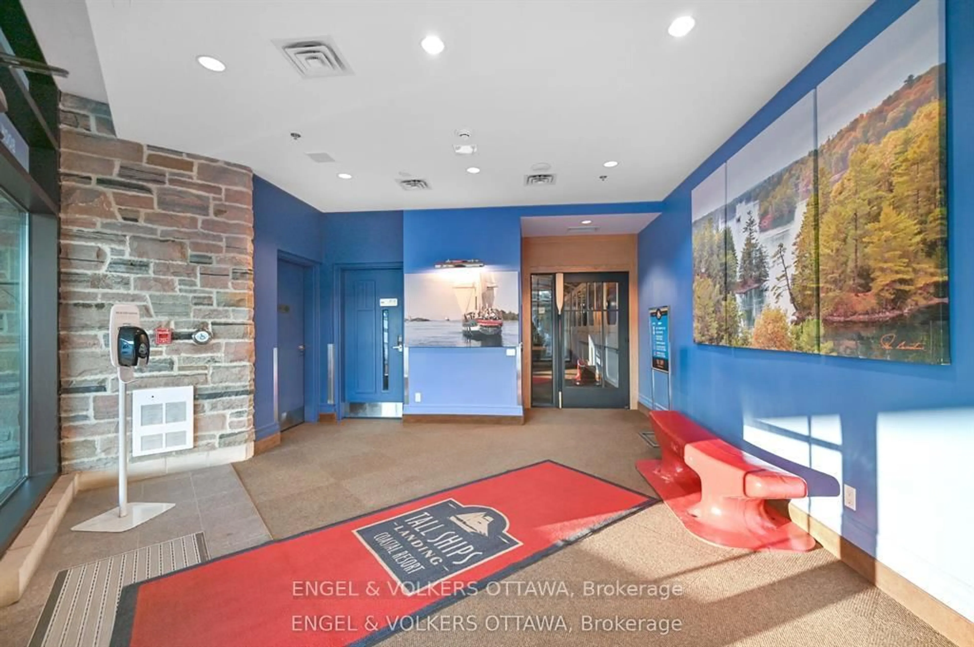 Indoor foyer for 15 St Andrew St #1802, Brockville Ontario K6V 0B8
