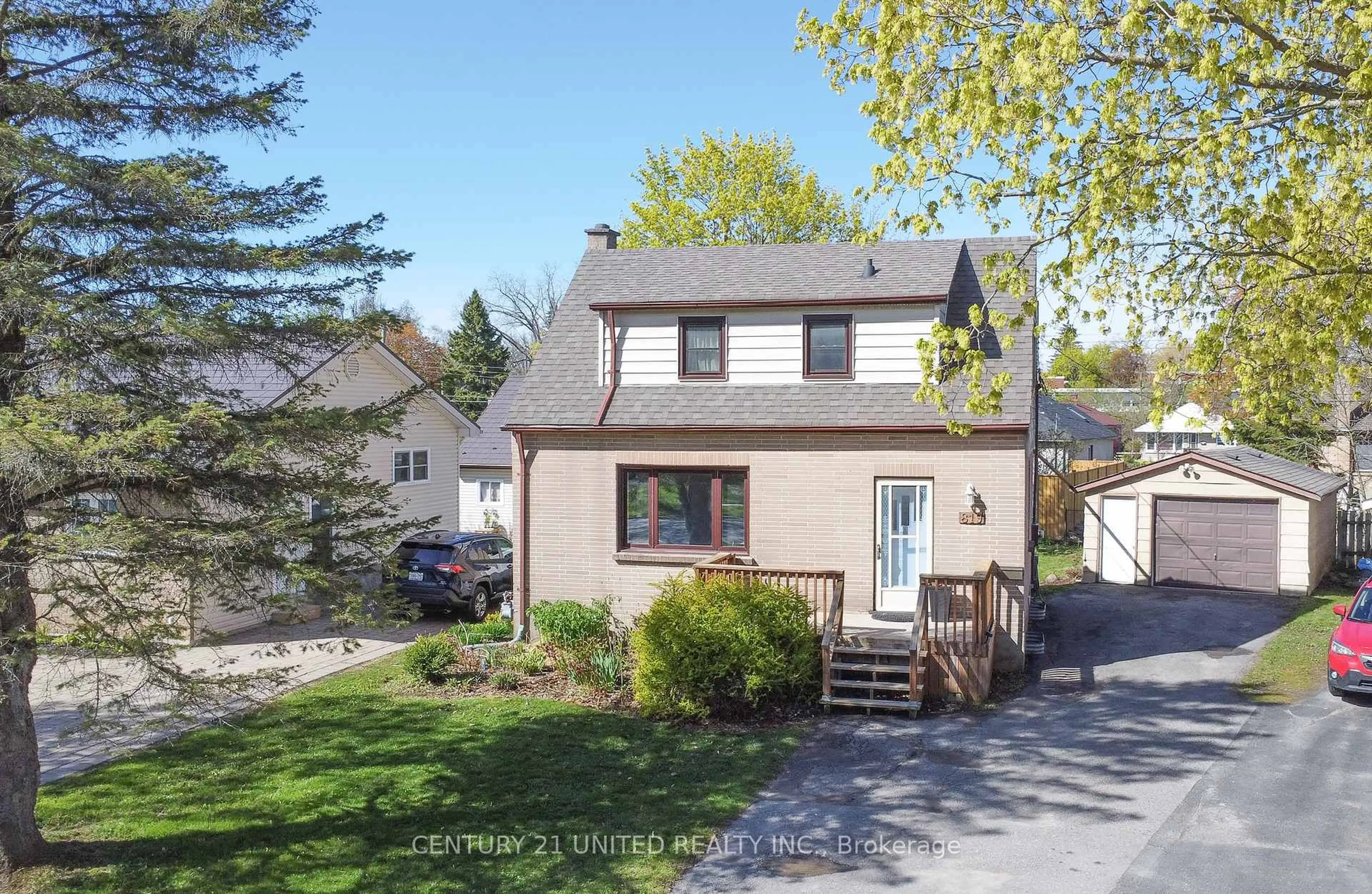 A pic from outside/outdoor area/front of a property/back of a property/a pic from drone, street for 819 Argyle St, Peterborough Ontario K9H 5T4