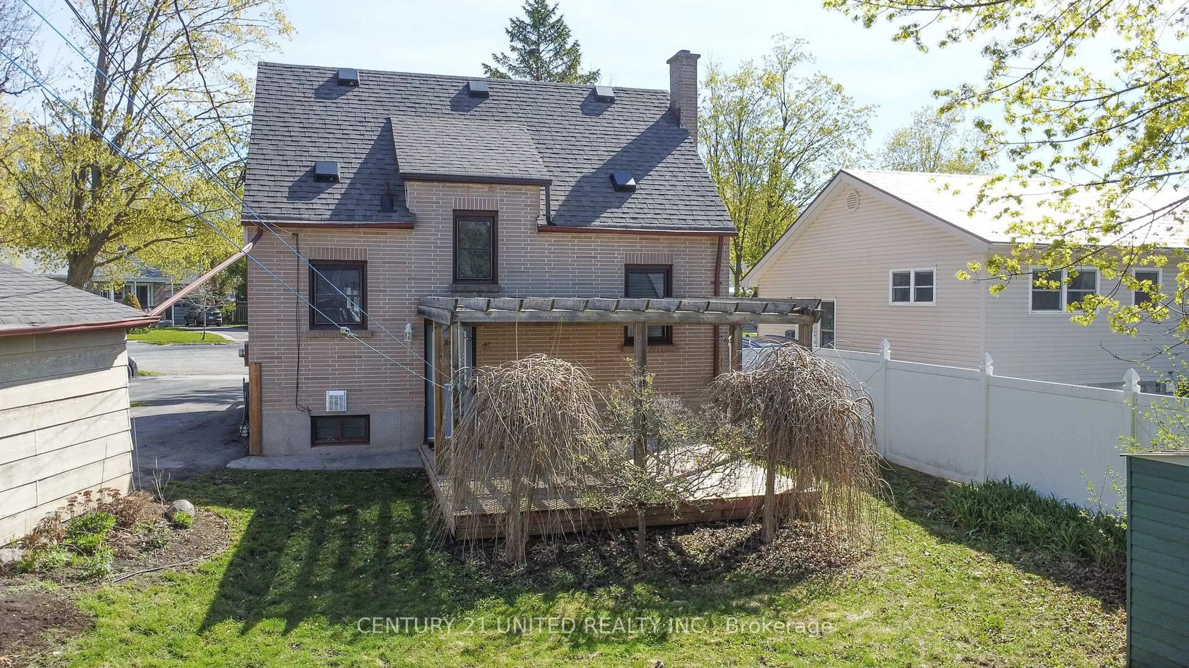 A pic from outside/outdoor area/front of a property/back of a property/a pic from drone, street for 819 Argyle St, Peterborough Ontario K9H 5T4