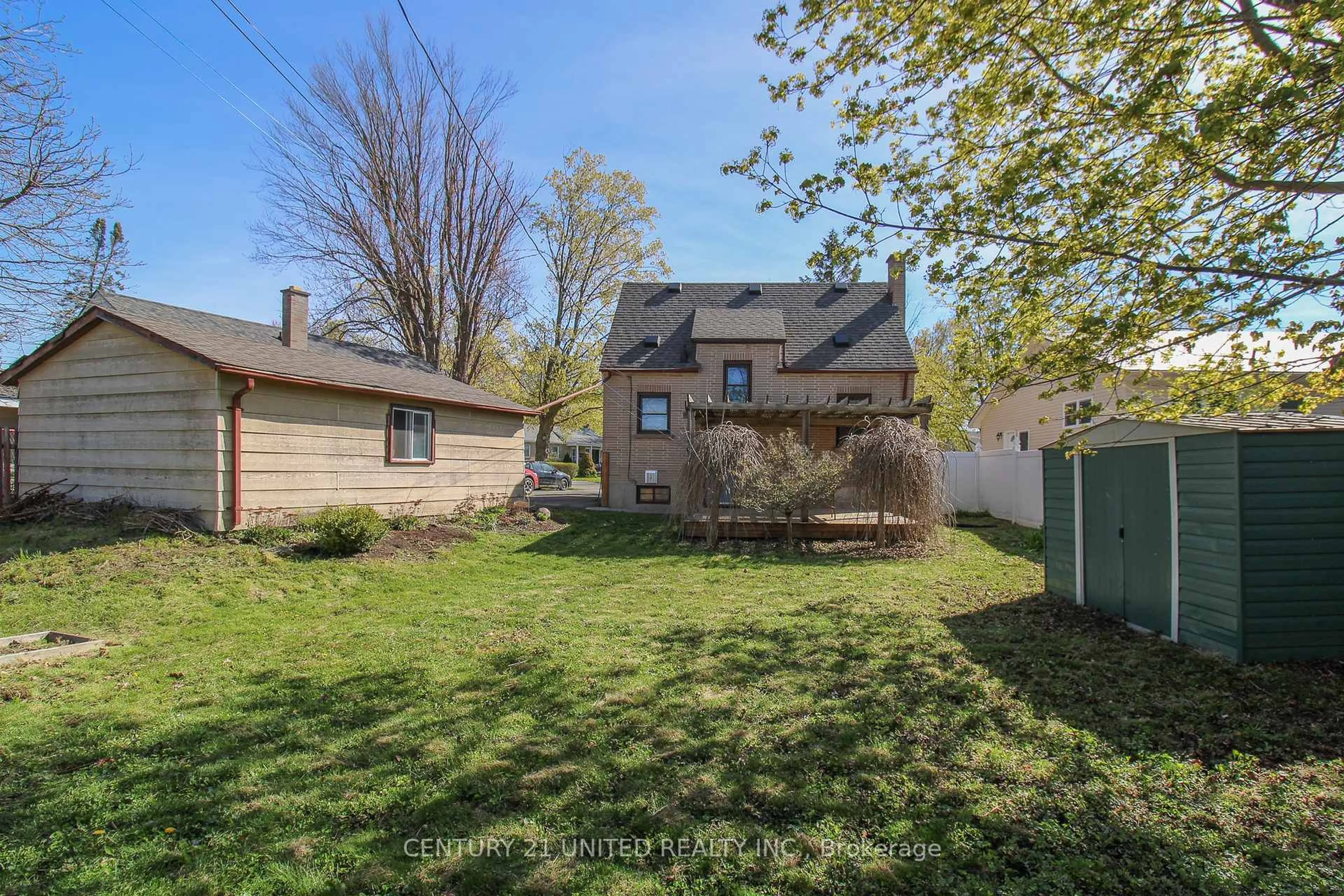 A pic from outside/outdoor area/front of a property/back of a property/a pic from drone, street for 819 Argyle St, Peterborough Ontario K9H 5T4