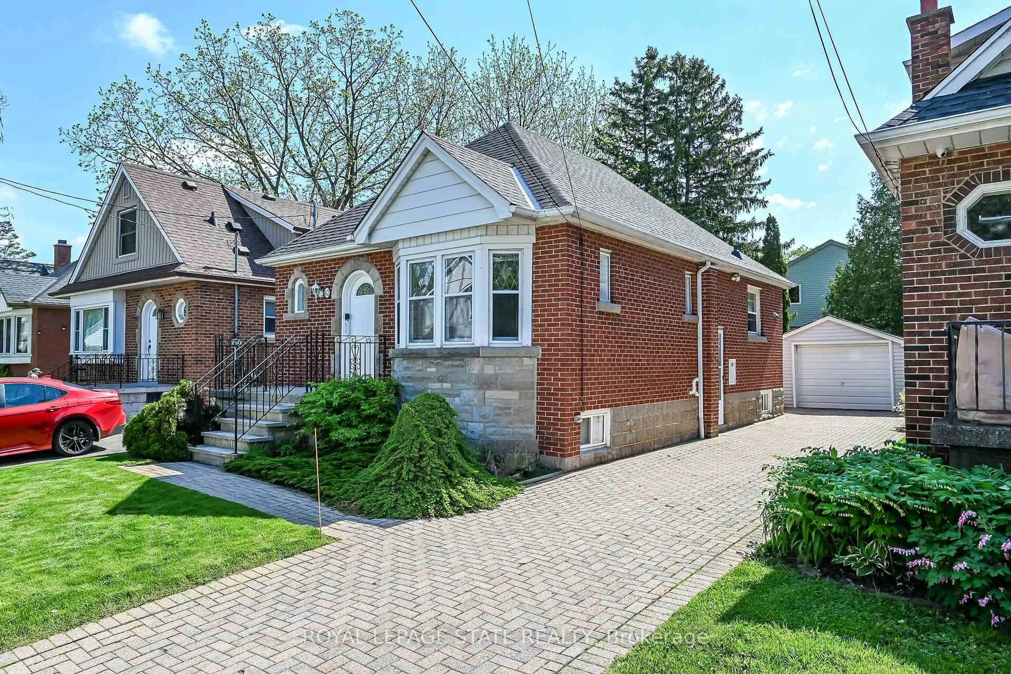 Home with brick exterior material, street for 62 Uplands Ave, Hamilton Ontario L8S 3X8