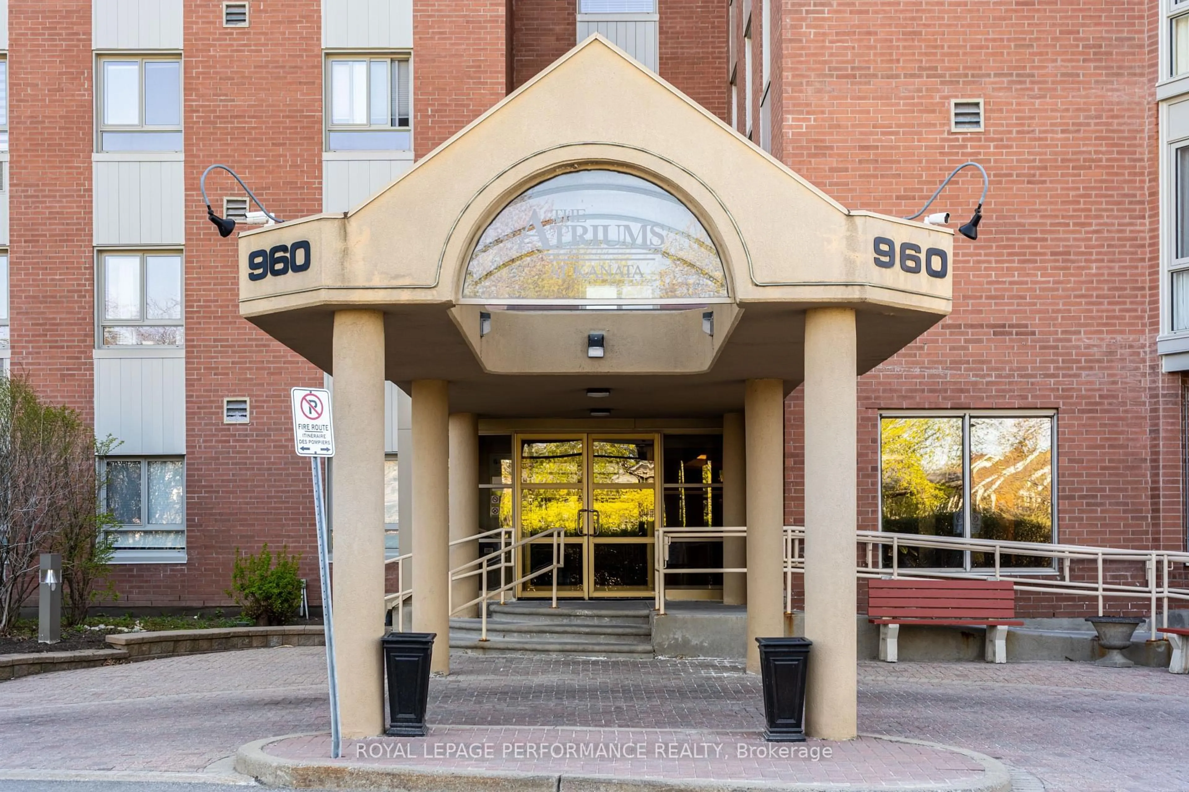 Indoor foyer for 960 Teron Rd #819, Ottawa Ontario K2K 2B6