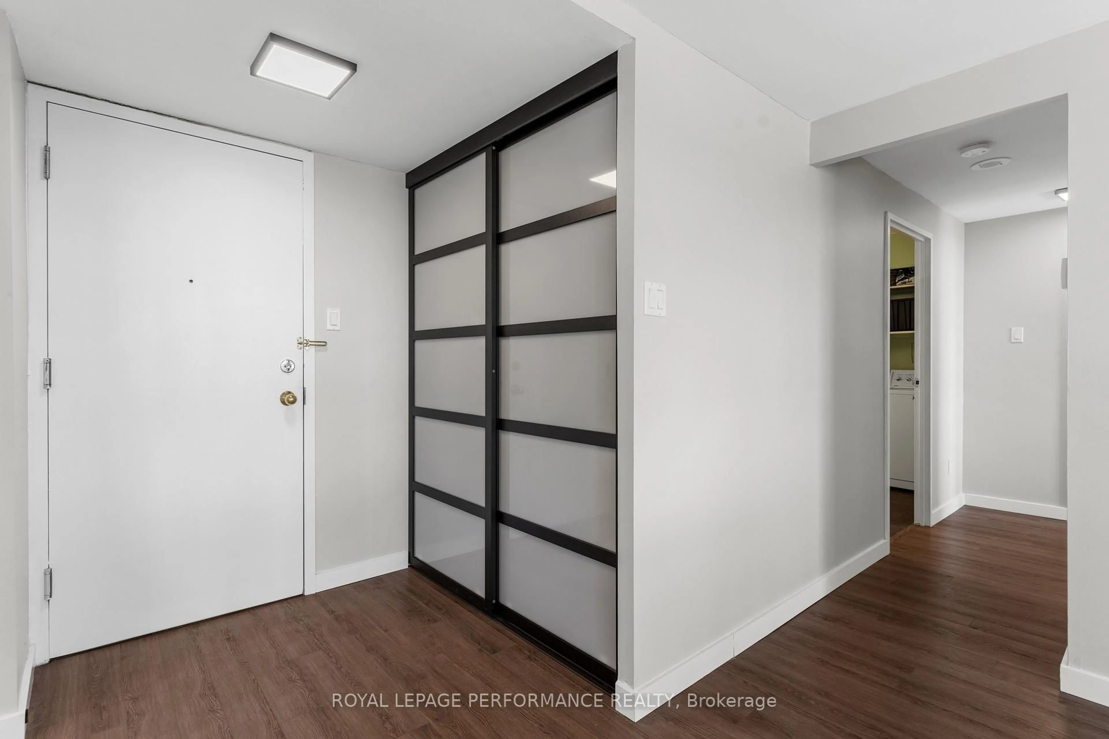 Indoor entryway for 960 Teron Rd #819, Ottawa Ontario K2K 2B6