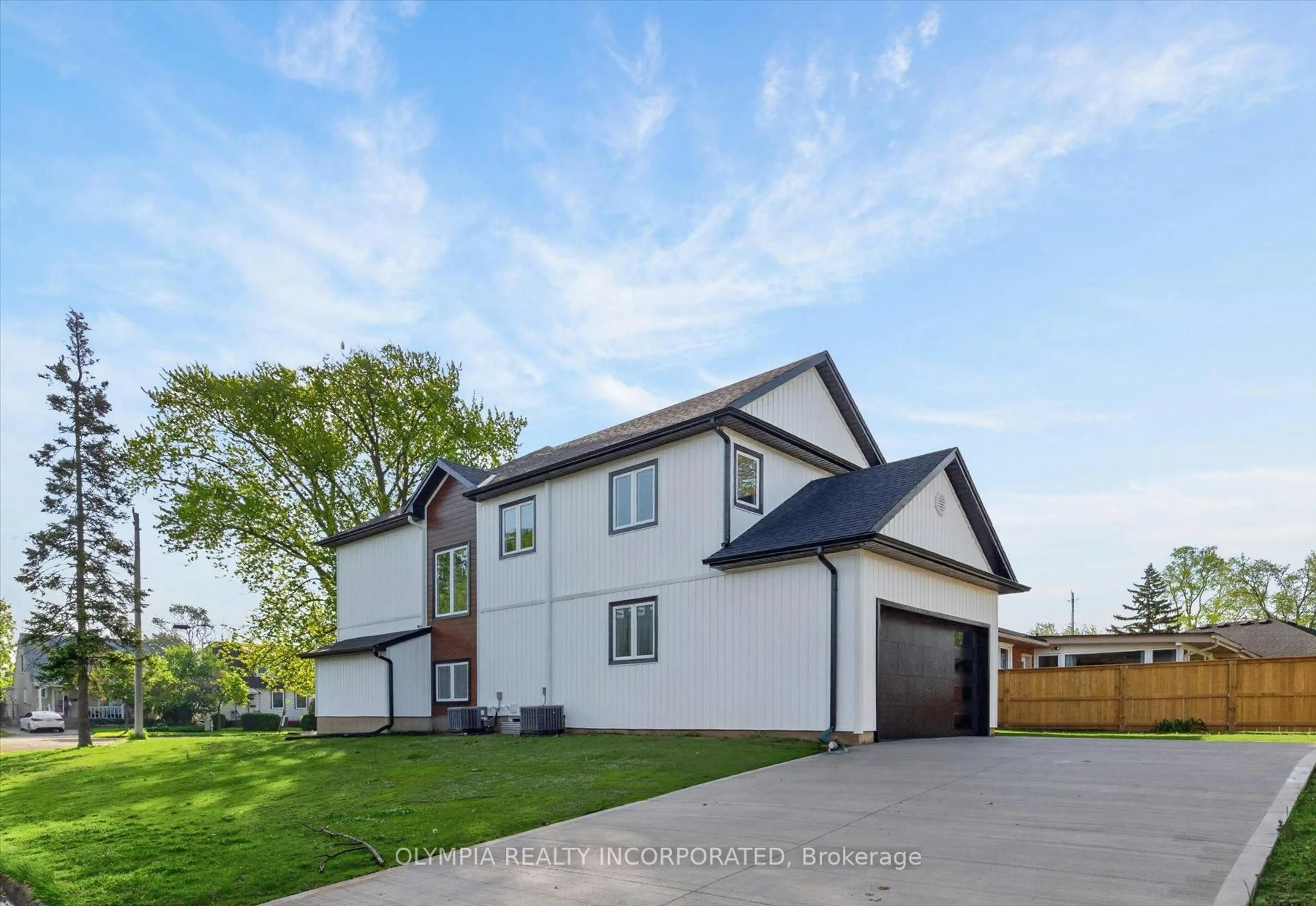 Home with vinyl exterior material, street for 1110 Vansickle Rd, St. Catharines Ontario L2S 2Z3