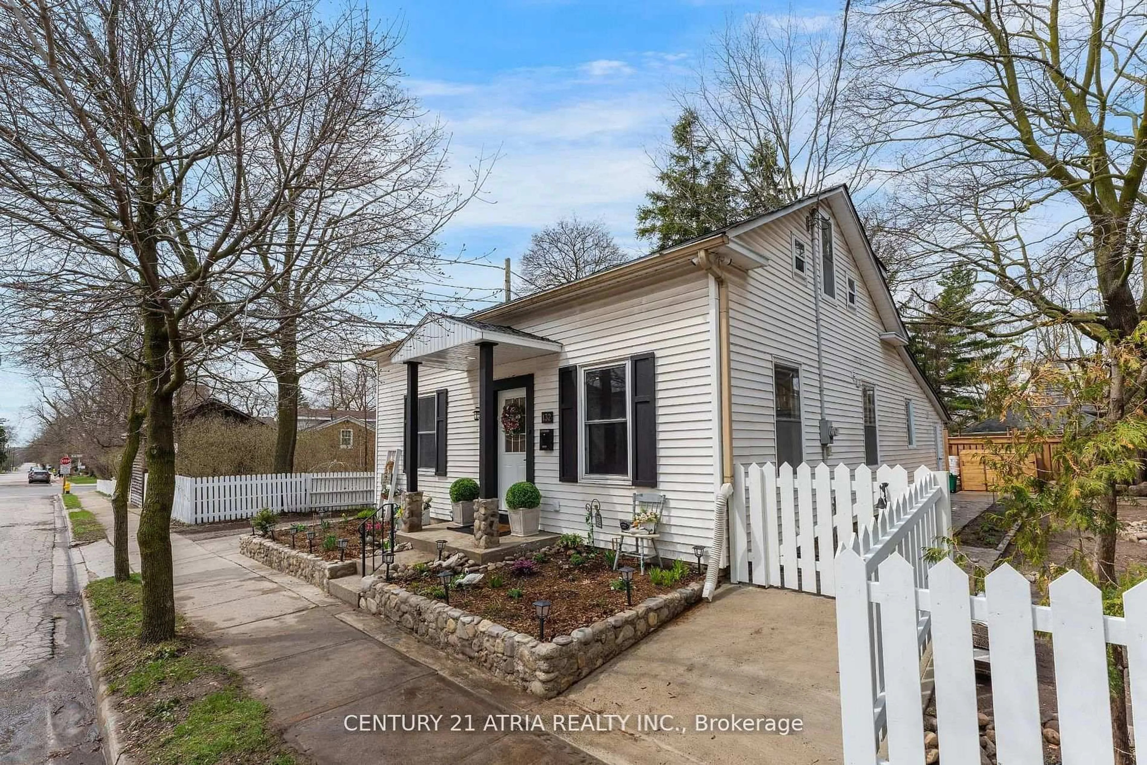 Unknown for 132 Waterloo St, Cambridge Ontario N3H 1M8