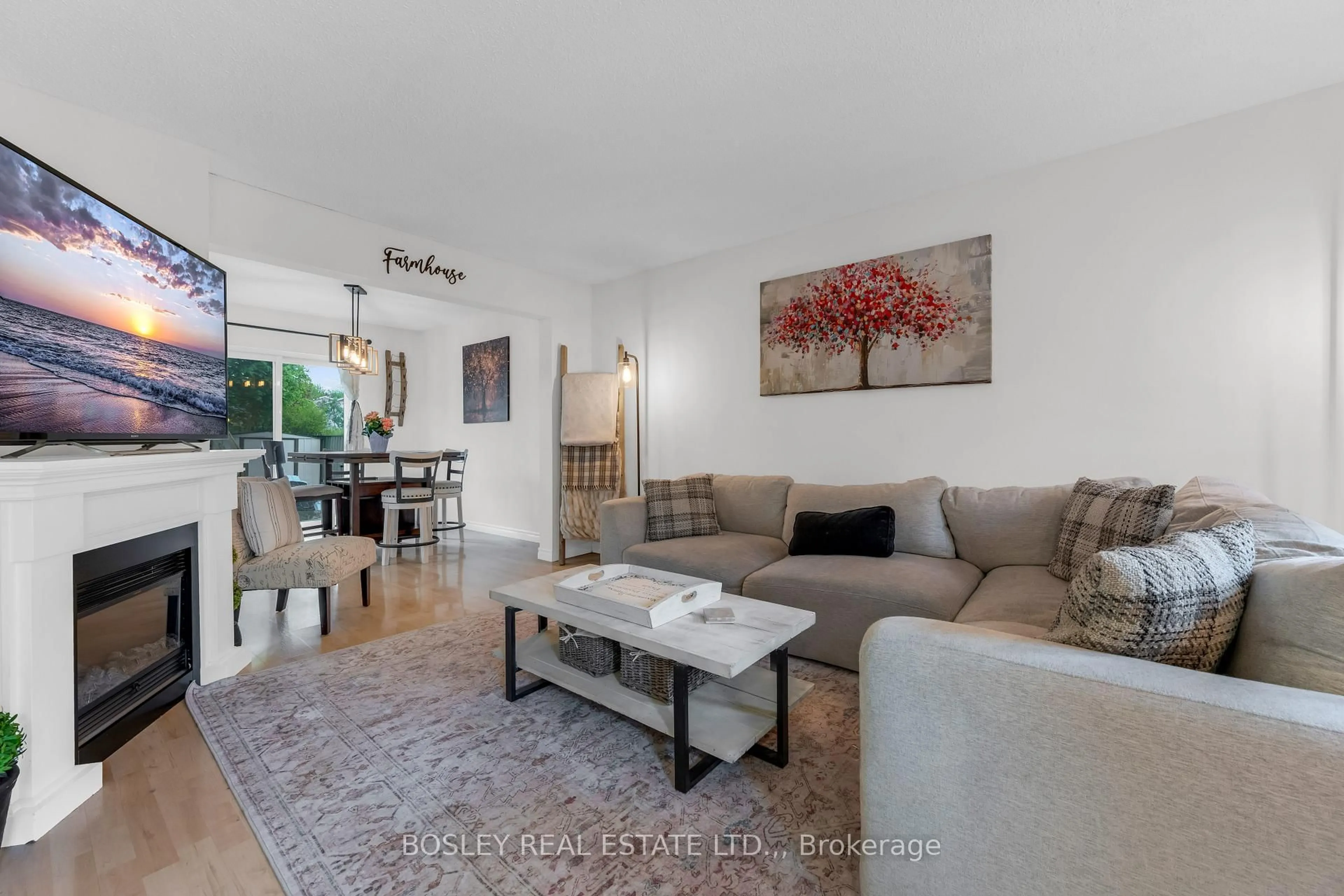 Living room with furniture, unknown for 6596 Pitton Rd, Niagara Falls Ontario L2H 1Z8