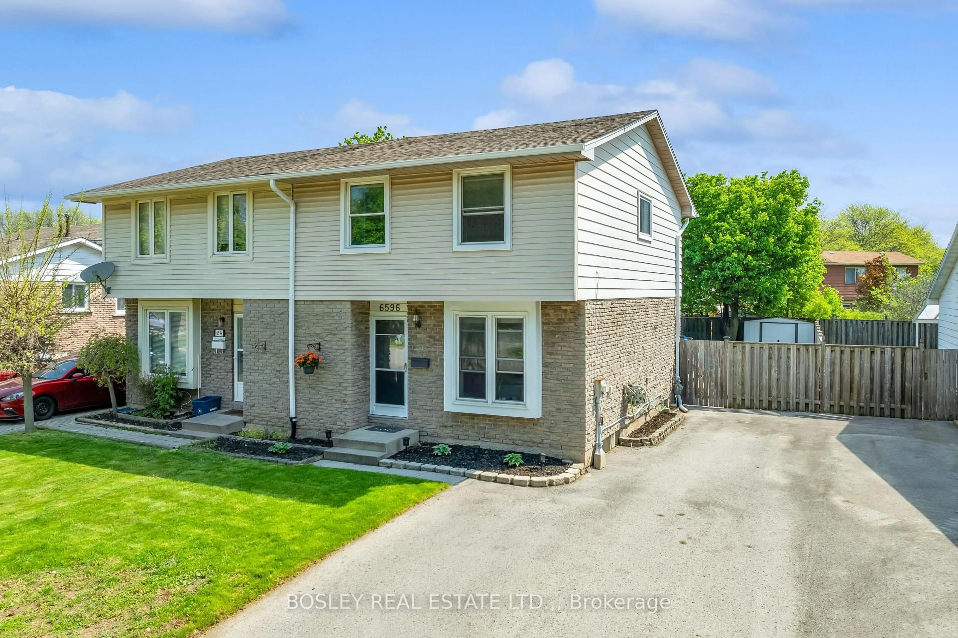 A pic from outside/outdoor area/front of a property/back of a property/a pic from drone, street for 6596 Pitton Rd, Niagara Falls Ontario L2H 1Z8